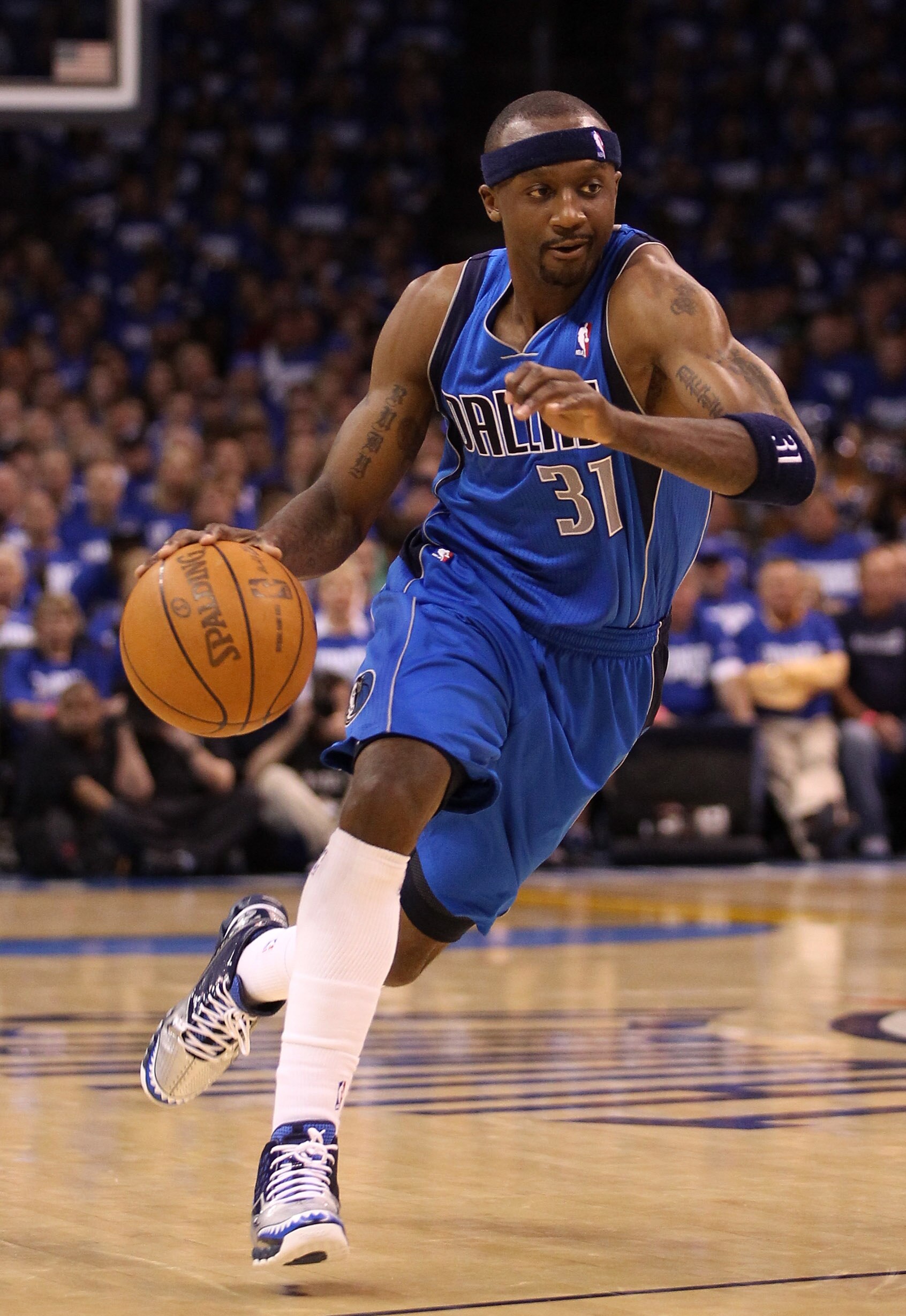 OKLAHOMA CITY, OK - MAY 21:  Jason Terry #31 of the Dallas Mavericks moves the ball against the Oklahoma City Thunder in Game Three of the Western Conference Finals during the 2011 NBA Playoffs at Oklahoma City Arena on May 21, 2011 in Oklahoma City, Okla