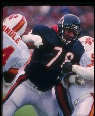 20 Nov 1988: Offensive tackle Keith Van Horne of the Chicago Bears works against the Tampa Bay Buccaneers during a game at Soldier Field in Chicago, Illinois. The Bears won the game, 27-15.