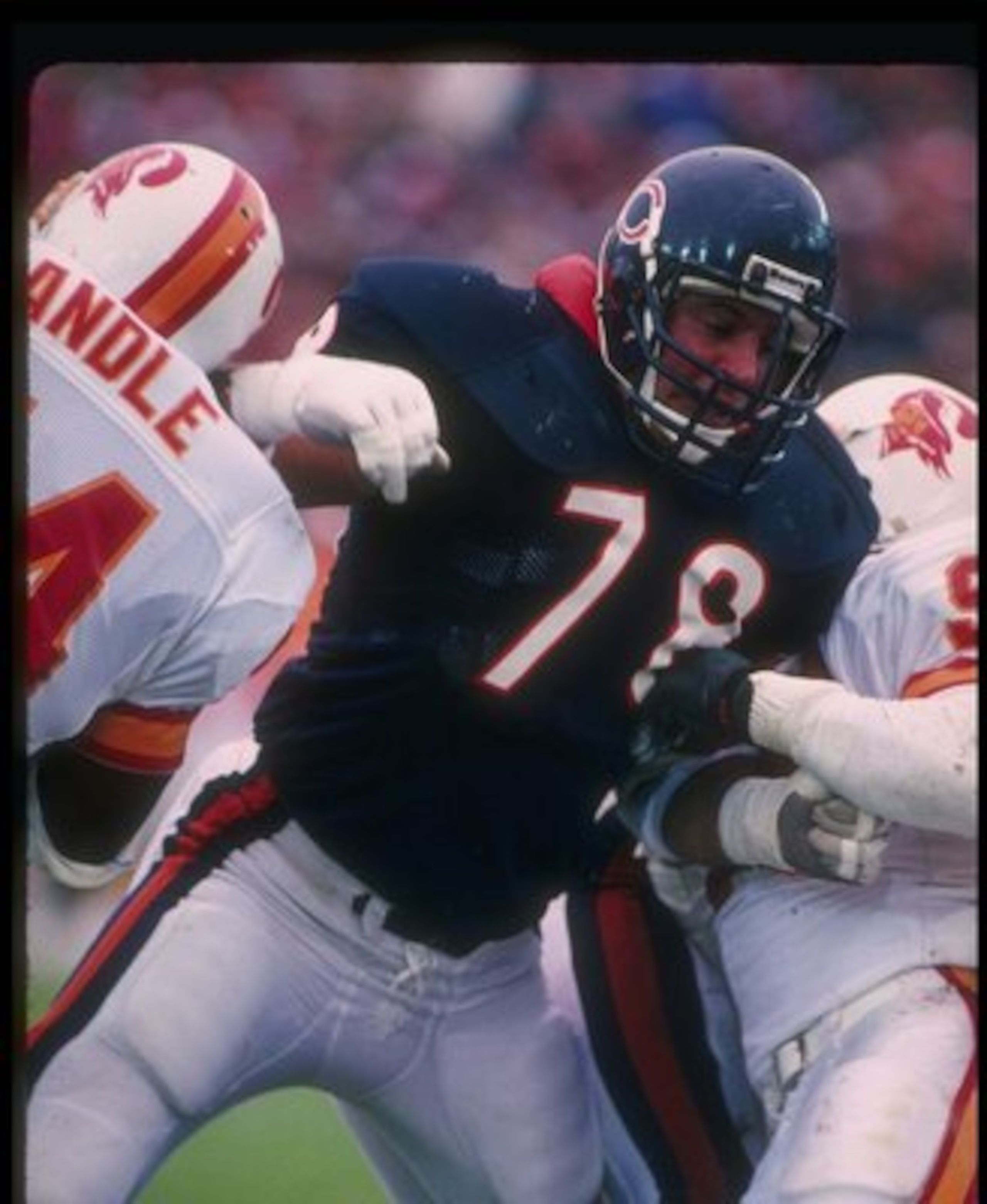 20 Nov 1988: Offensive tackle Keith Van Horne of the Chicago Bears works against the Tampa Bay Buccaneers during a game at Soldier Field in Chicago, Illinois. The Bears won the game, 27-15.