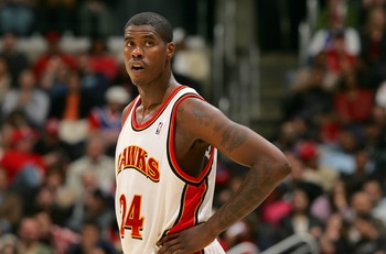 LOS ANGELES - FEBRUARY 14:  Marvin Williams #24 of the Atlanta Hawks looks on against the Los Angeles Clippers on February 14, 2007 at Staples Center in Los Angeles, California. The Hawks won 96-93.  NOTE TO USER: User expressly acknowledges and agrees th