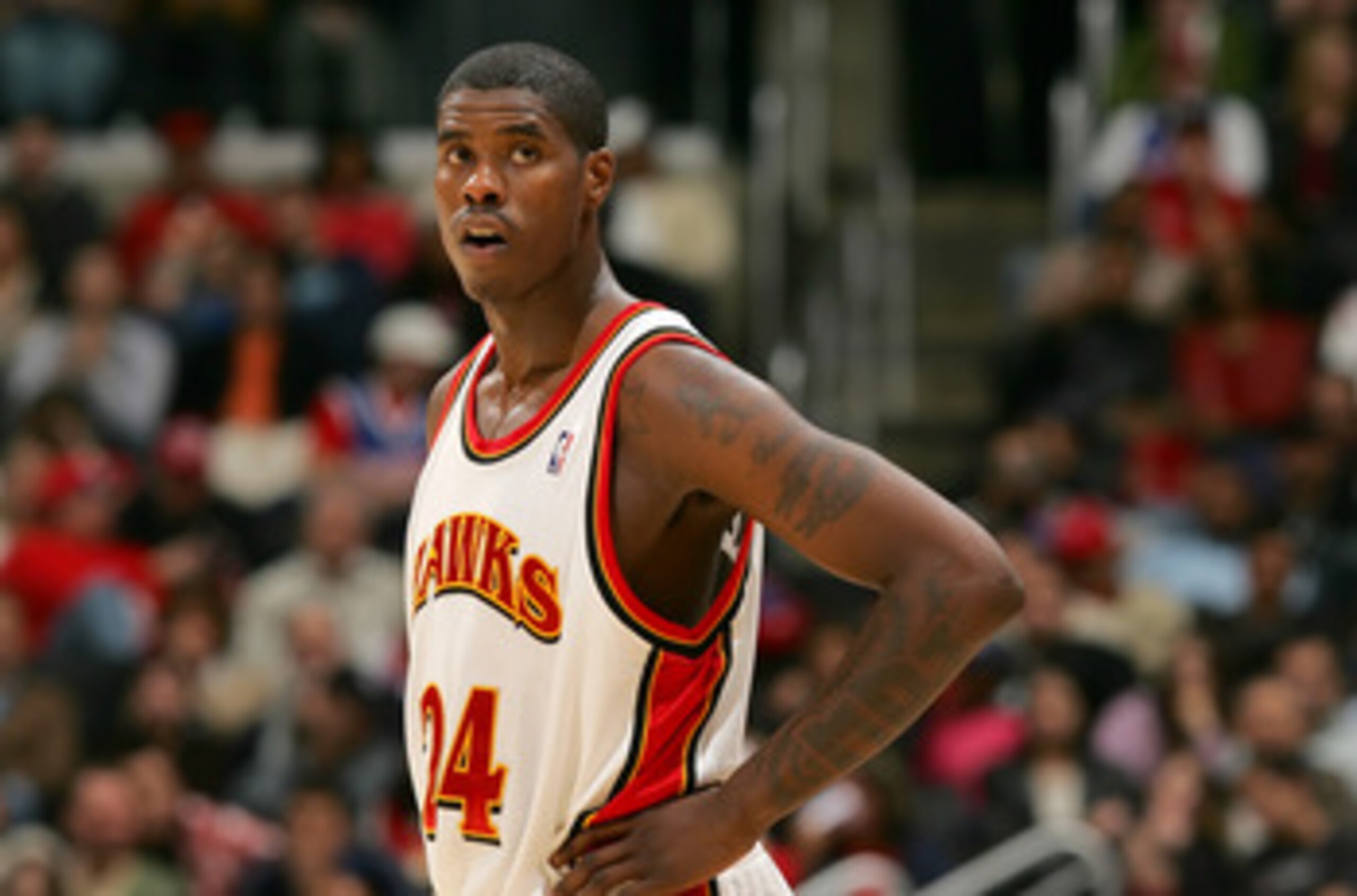 LOS ANGELES - FEBRUARY 14:  Marvin Williams #24 of the Atlanta Hawks looks on against the Los Angeles Clippers on February 14, 2007 at Staples Center in Los Angeles, California. The Hawks won 96-93.  NOTE TO USER: User expressly acknowledges and agrees th