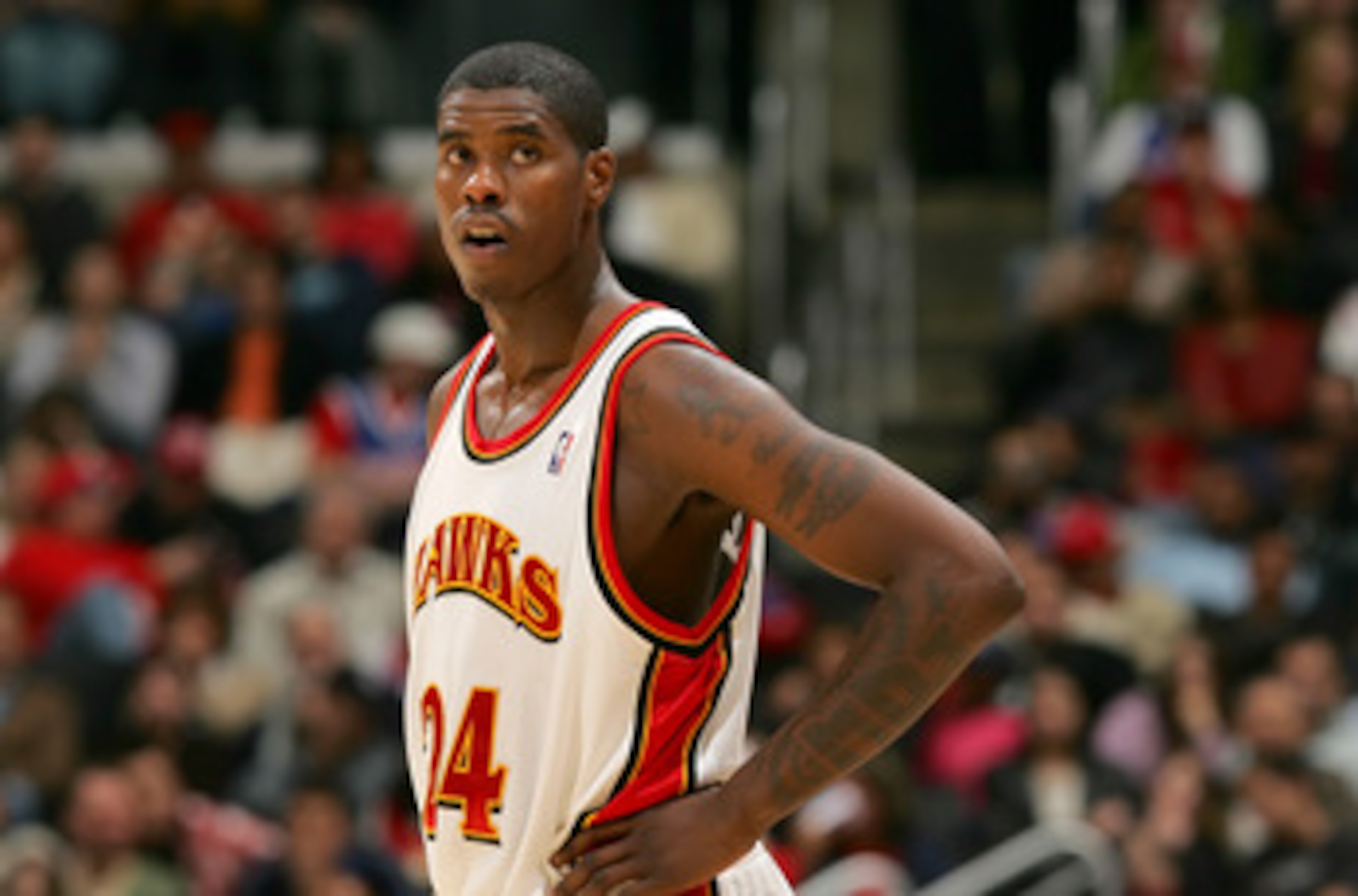 LOS ANGELES - FEBRUARY 14:  Marvin Williams #24 of the Atlanta Hawks looks on against the Los Angeles Clippers on February 14, 2007 at Staples Center in Los Angeles, California. The Hawks won 96-93.  NOTE TO USER: User expressly acknowledges and agrees th