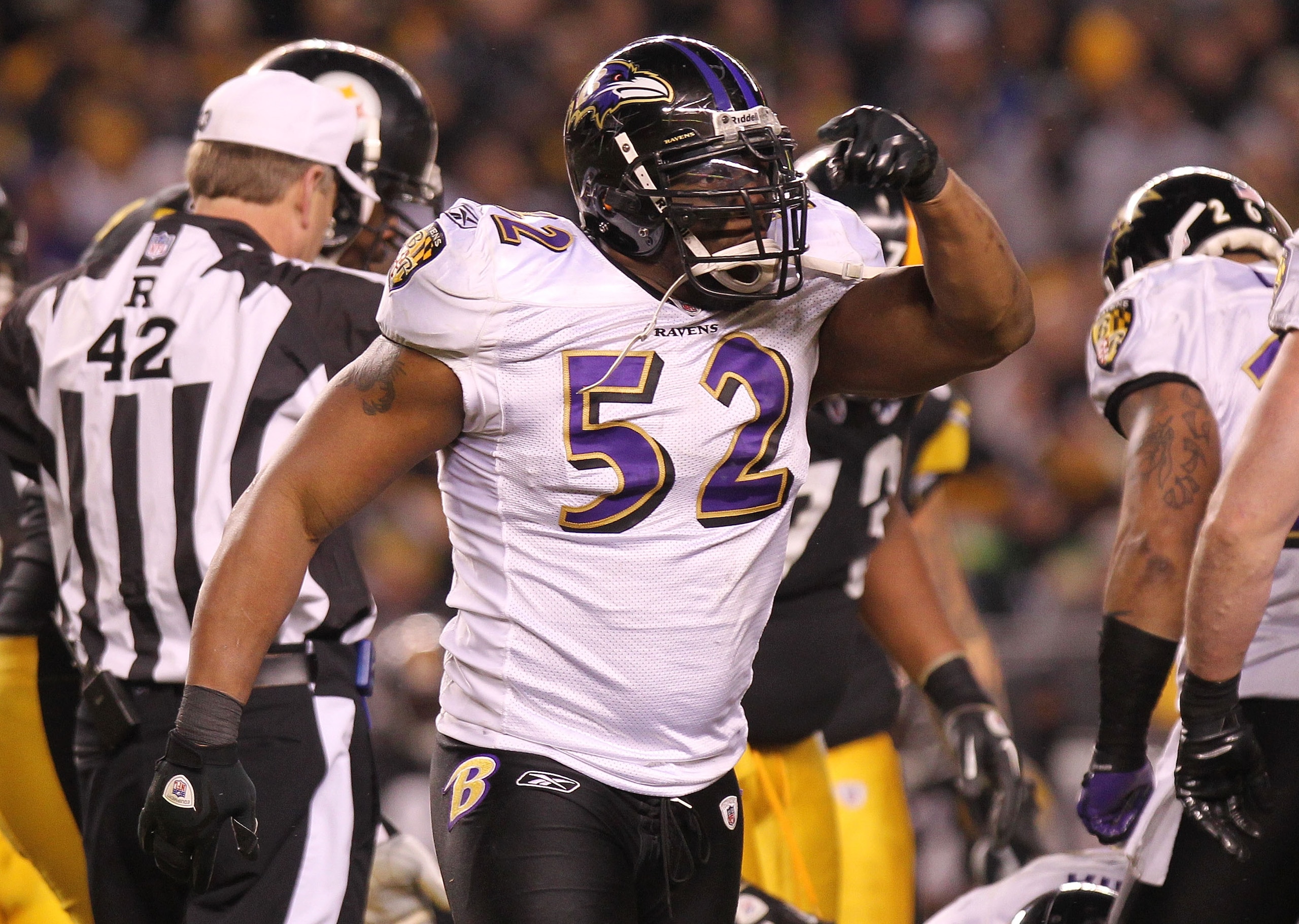 PITTSBURGH, PA - JANUARY 15: Linebacker Ray Lewis #52 of the Baltimore Ravens reacts after a play against the Pittsburgh Steelers during the AFC Divisional Playoff Game at Heinz Field on January 15, 2011 in Pittsburgh, Pennsylvania. (Photo by Nick Laham PITTSBURGH, PA - JANUARY 15: Linebacker Ray Lewis #52 of the Baltimore Ravens reacts after a play against the Pittsburgh Steelers during the AFC Divisional Playoff Game at Heinz Field on January 15, 2011 in Pittsburgh, Pennsylvania. (Photo by Nick Laham