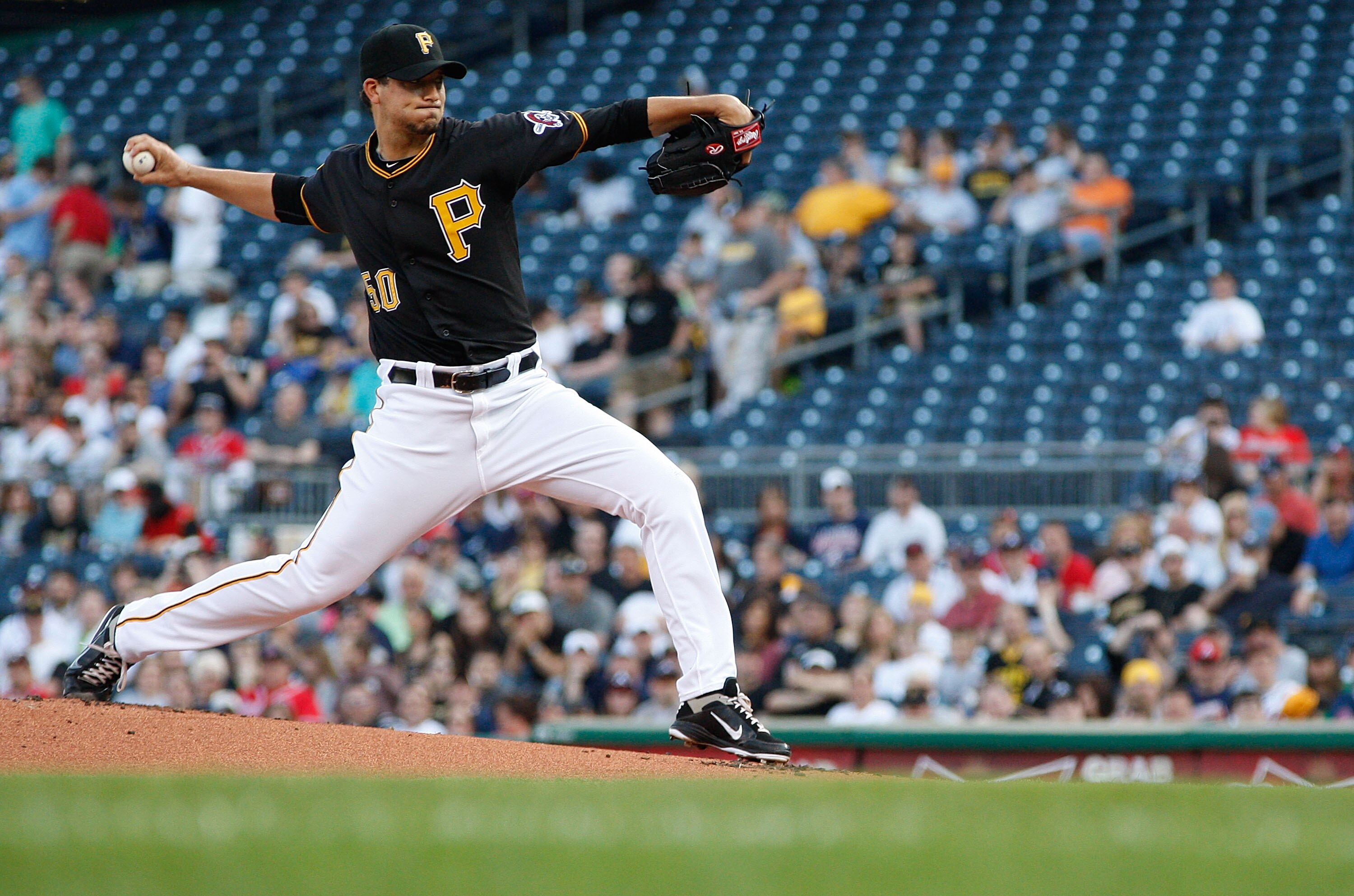 PITTSBURGH - MAY 24:  Charlie Morton #50 of the Pittsburgh Pirates pitches against the Atlanta Braves during the game on May 24, 2011 at PNC Park in Pittsburgh, Pennsylvania.  (Photo by Jared Wickerham/Getty Images)