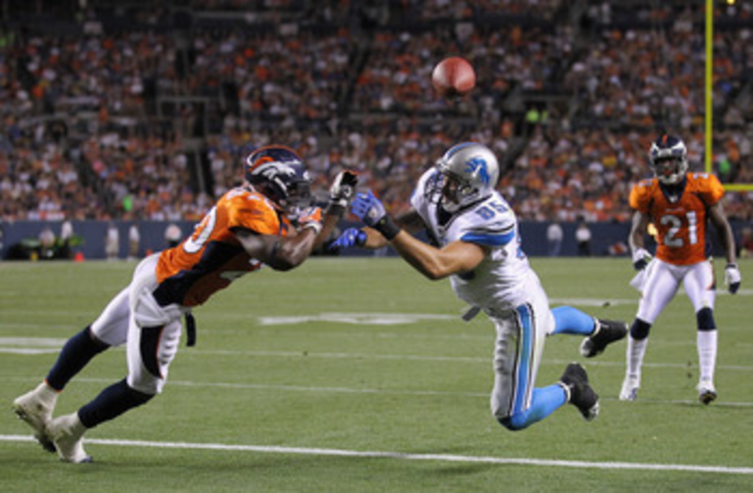 DENVER - AUGUST 21:  Tightend Tony Scheffler #85 of the Detroit Lions is unable to make a reception on the goal line in the second quarter as cornerback Brian Dawkins #20 of the Denver Broncos defends during preseason NFL action at INVESCO Field at Mile H