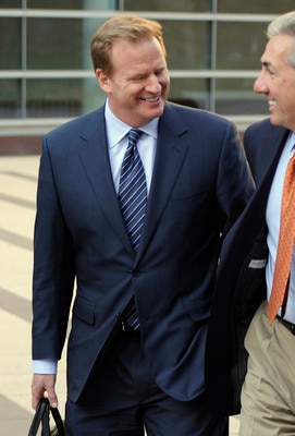 MINNEAPOLIS, MN - MAY 16: NFL Commissioner Roger Goodell leaves court-ordered mediation at the U.S. Courthouse on May 16, 2011 in Minneapolis, Minnesota. Mediation was ordered after a hearing on an antitrust lawsuit filed by NFL players against the NFL ow