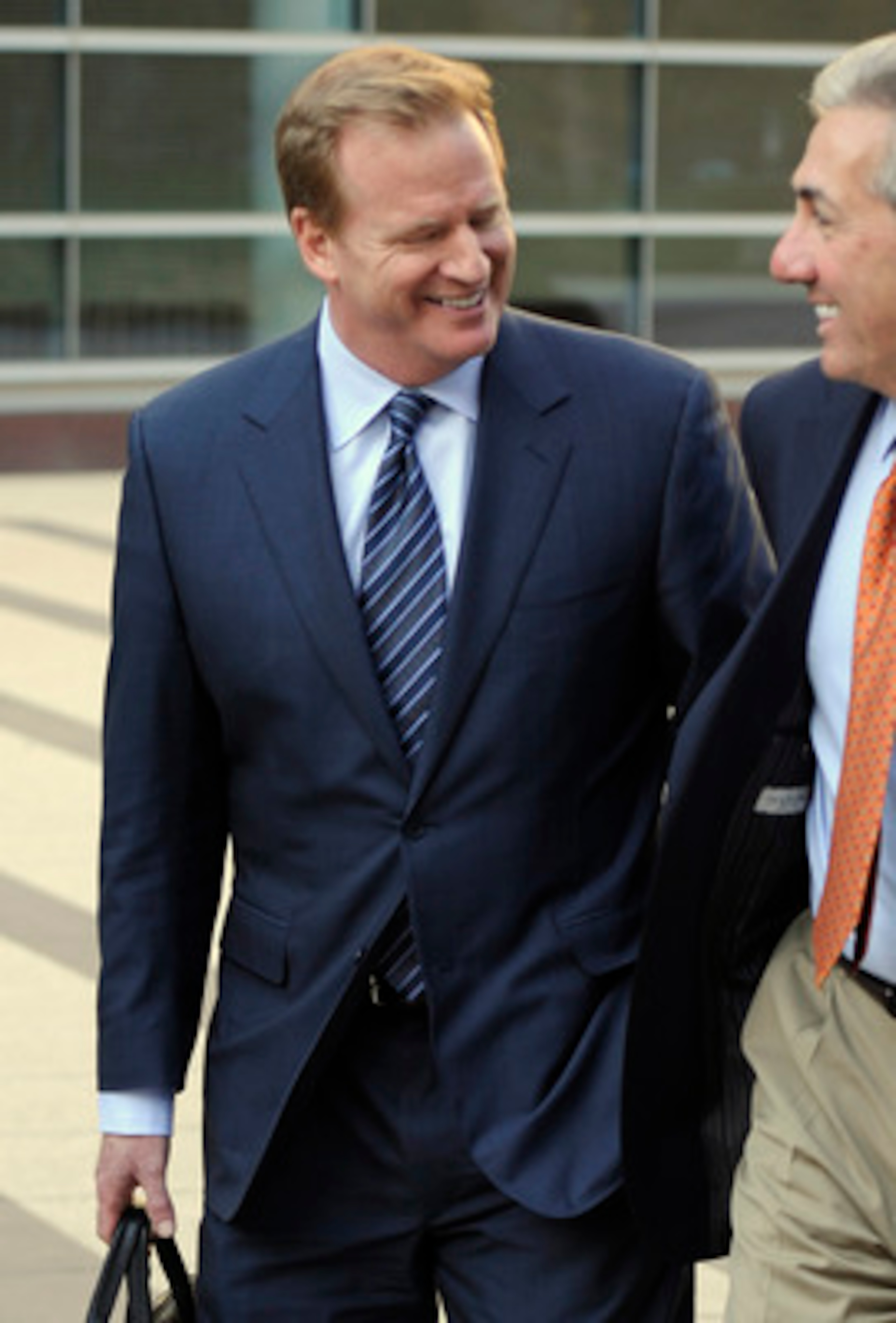 MINNEAPOLIS, MN - MAY 16: NFL Commissioner Roger Goodell leaves court-ordered mediation at the U.S. Courthouse on May 16, 2011 in Minneapolis, Minnesota. Mediation was ordered after a hearing on an antitrust lawsuit filed by NFL players against the NFL ow MINNEAPOLIS, MN - MAY 16: NFL Commissioner Roger Goodell leaves court-ordered mediation at the U.S. Courthouse on May 16, 2011 in Minneapolis, Minnesota. Mediation was ordered after a hearing on an antitrust lawsuit filed by NFL players against the NFL ow