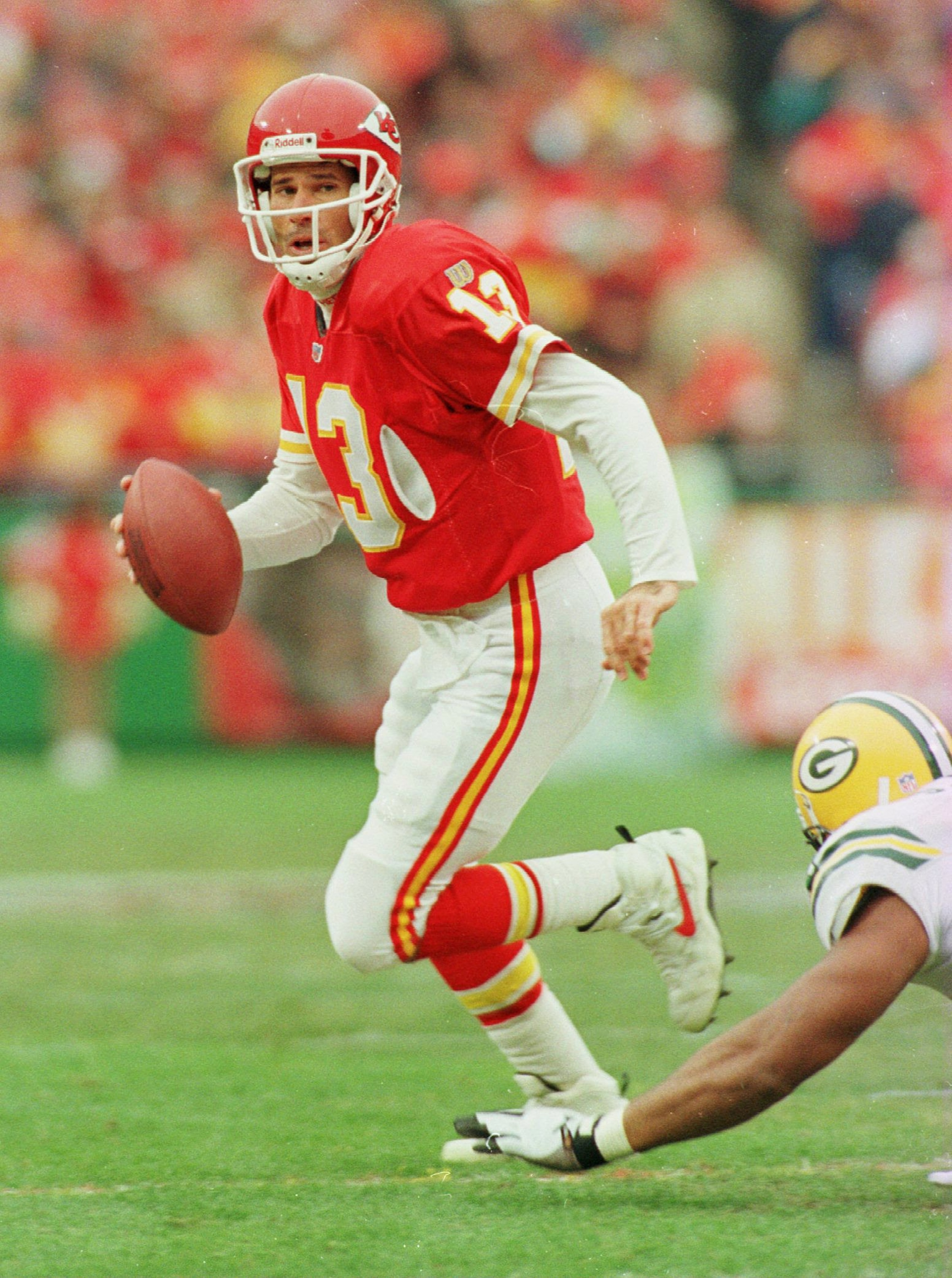 10 Nov 1996:  Quarterback Steve Bono of the Kansas City Chiefs scrambles out of the pocket during the first half of their game against the Green Bay Packers at Arrowhead Stadium in Kansas City, Missouri. Mandatory Credit: Jed Jacobsohn/Allsport
