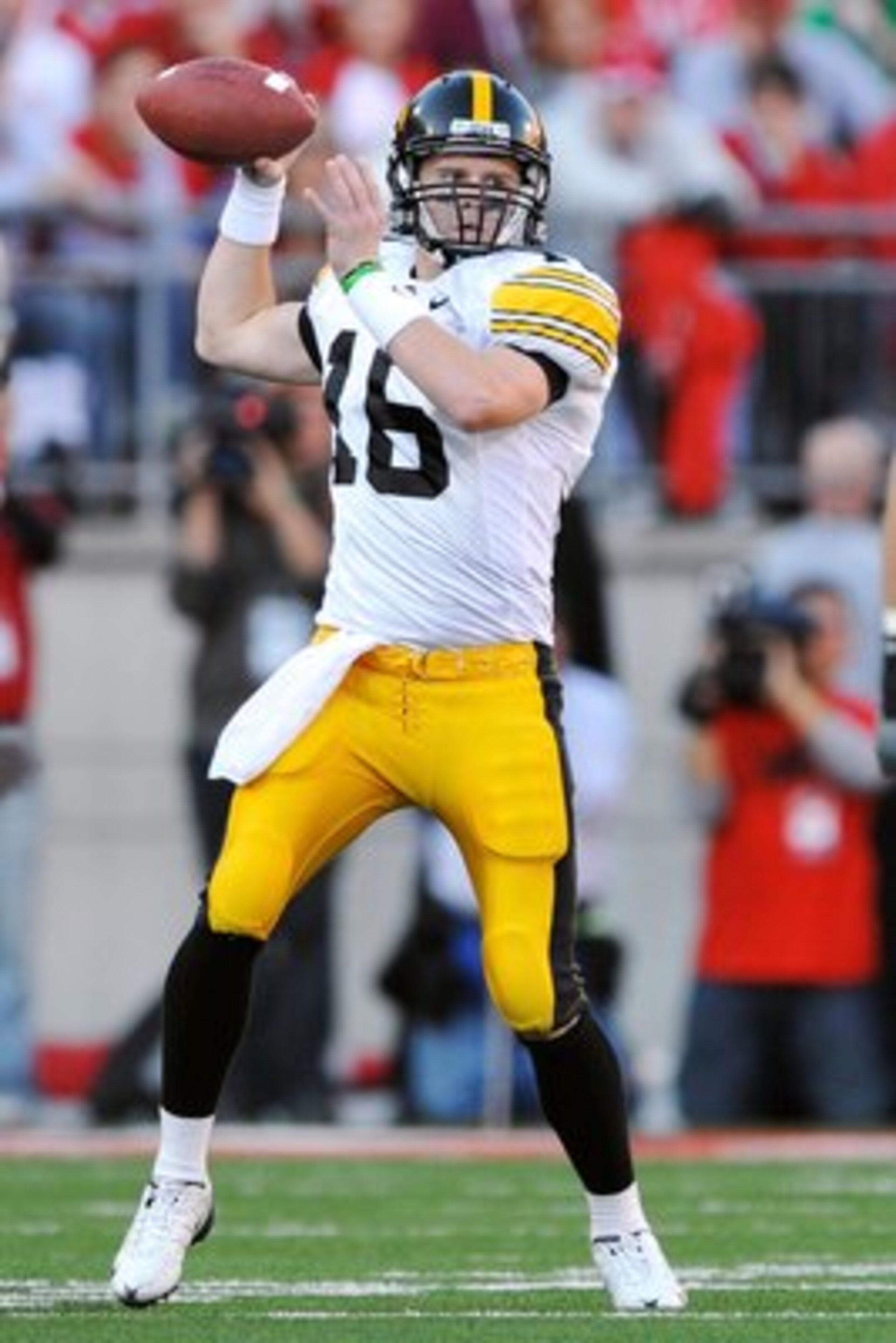 COLUMBUS, OH - NOVEMBER 14:  Quarterback James Vandenberg #16 of the Iowa Hawkeyes gets ready to pass against the Ohio State Buckeyes at Ohio Stadium on November 14, 2009 in Columbus, Ohio.  (Photo by Jamie Sabau/Getty Images)