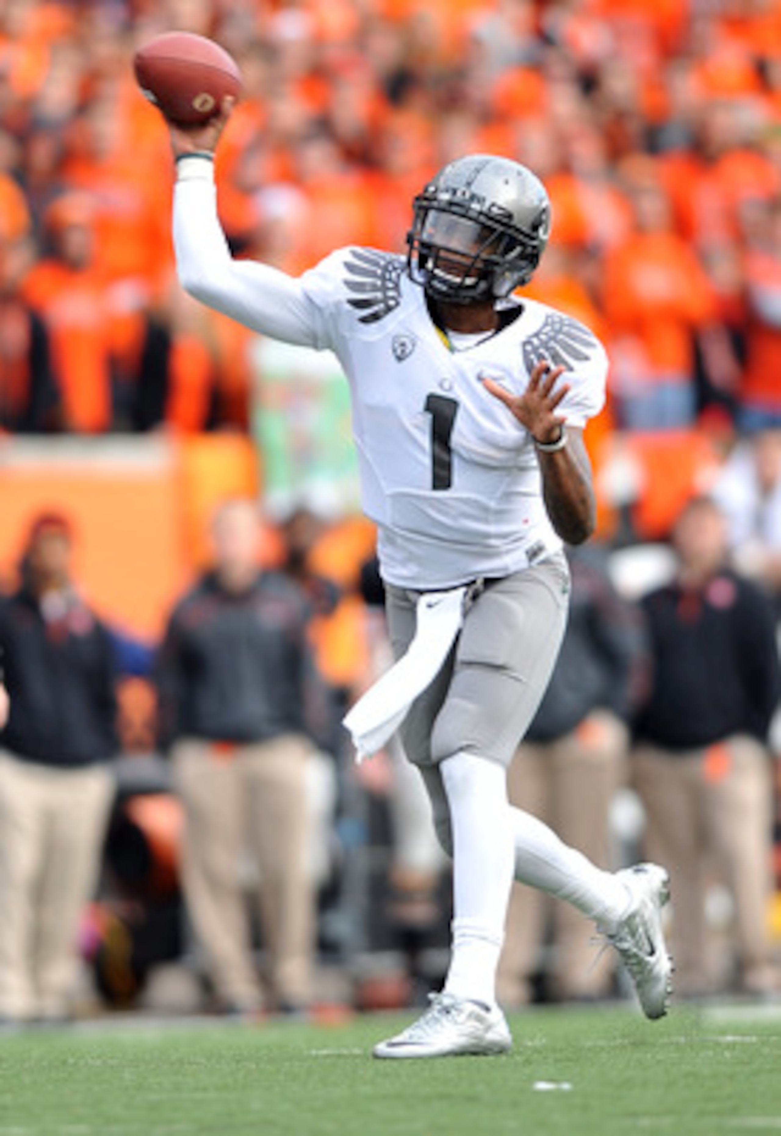 CORVALLIS, OR - DECEMBER 4: Quarterback Darron Thomas #1 of the Oregon Ducks passes the ball in the second quarter of the game against te the Oregon State Beavers at Reser Stadium on December 4, 2010 in Corvallis, Oregon. (Photo by Steve Dykes/Getty Image