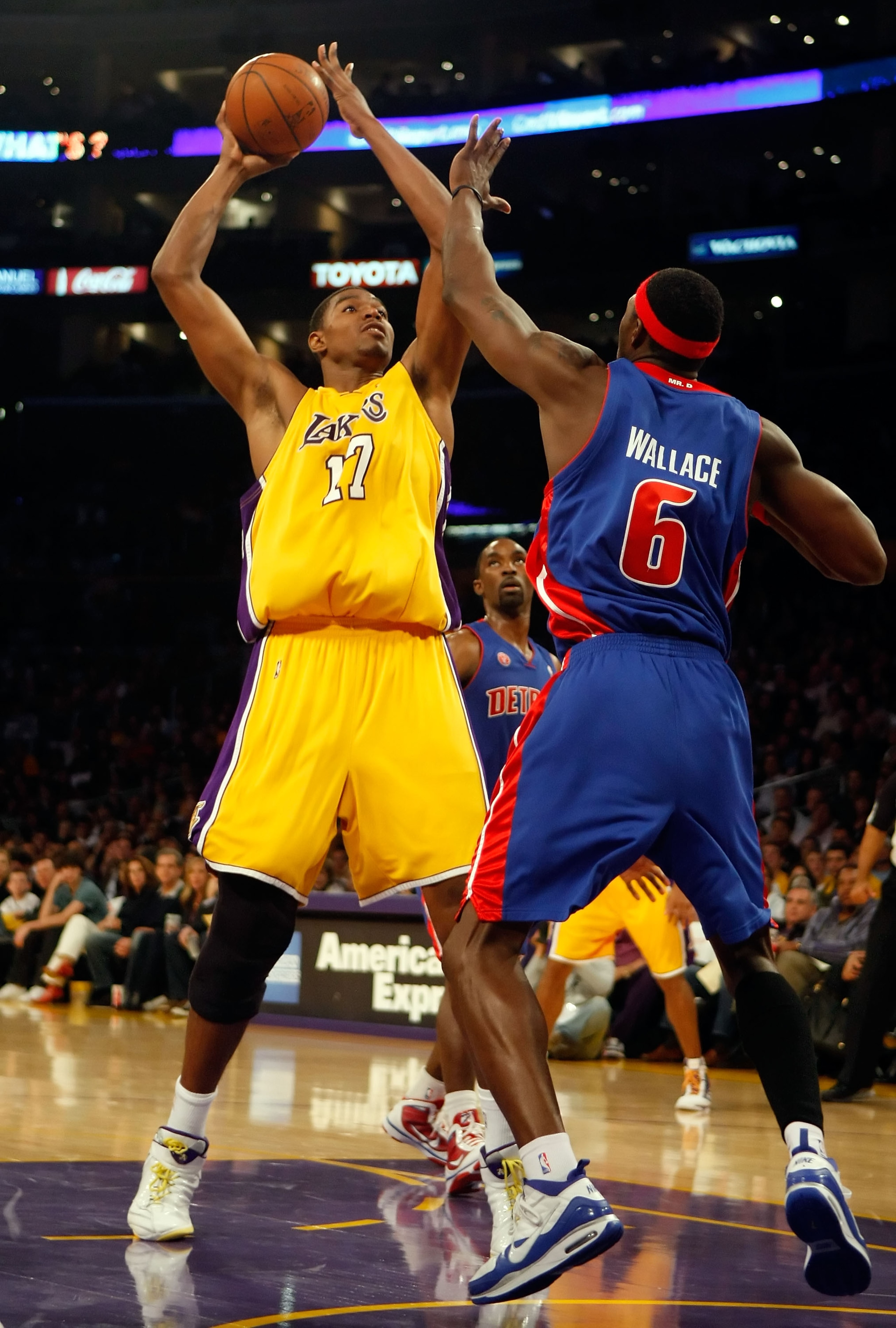 LOS ANGELES, CA - NOVEMBER 17:  Andrew Bynum #17 of the Los Angeles Lakers is defended by Ben Wallace #6 of the Detroit Pistons in the first half at Staples Center on November 17, 2009 in Los Angeles, California. NOTE TO USER: User expressly acknowledges