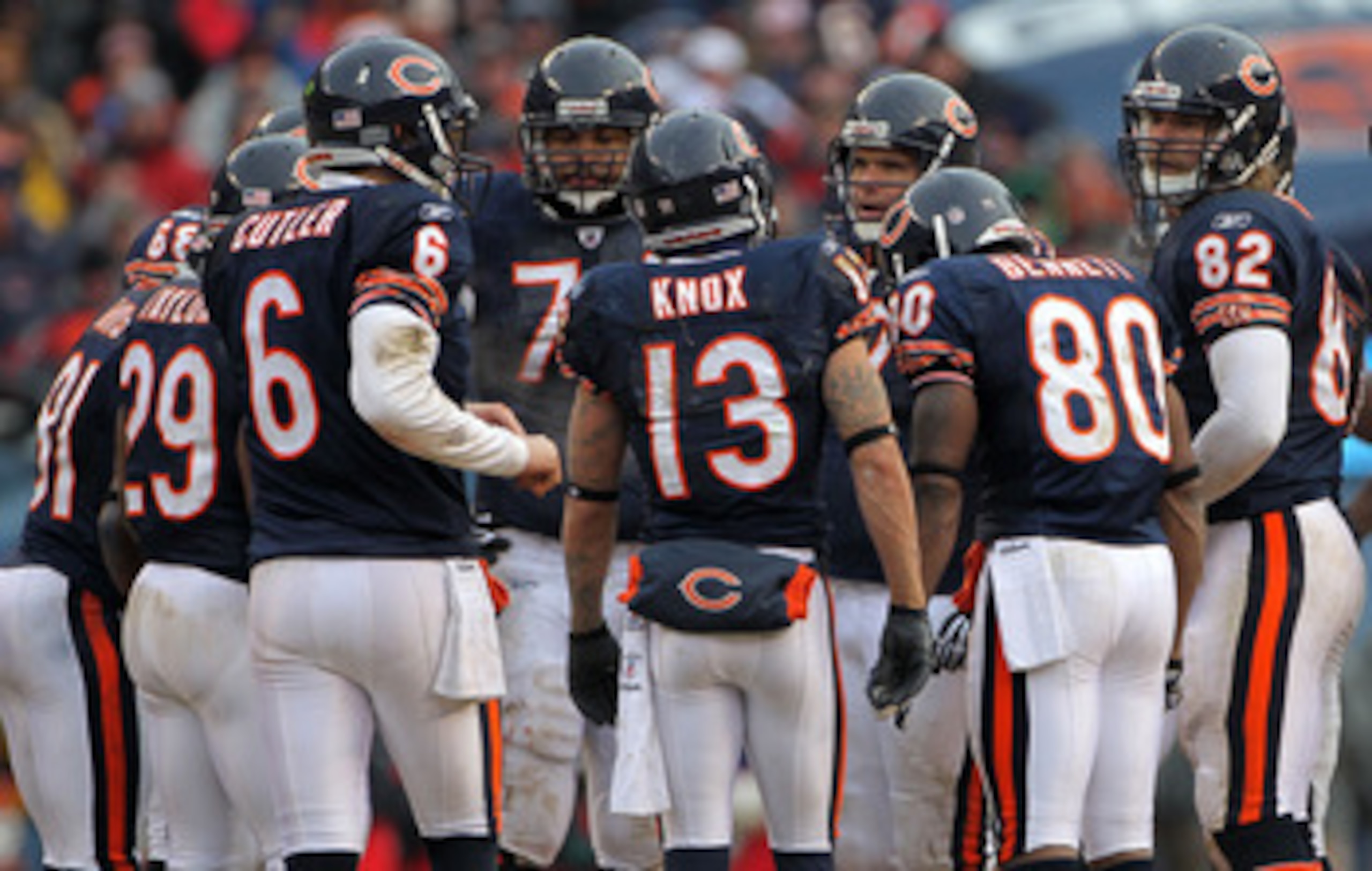 CHICAGO, IL - JANUARY 16:  Jay Cutler #6 of the Chicago Bears huddles with his team against the Seattle Seahawks in the 2011 NFC divisional playoff game at Soldier Field on January 16, 2011 in Chicago, Illinois.  (Photo by Doug Pensinger/Getty Images)