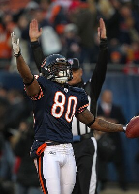 CHICAGO - NOVEMBER 28: Earl Bennett #80 of the Chicago Bears celebrates a touchdown catch against the Philadelphia Eagles at Soldier Field on November 28, 2010 in Chicago, Illinois. The Bears defeated the Eagles 31-26. (Photo by Jonathan Daniel/Getty Imag