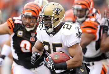 CINCINNATI, OH - DECEMBER 05: Reggie Bush #25 of the New Orleans Saints runs with the ball during the NFL game against the Cincinnati Bengals at Paul Brown Stadium on December 5, 2010 in Cincinnati, Ohio. The Saints won 34-30. (Photo by Andy Lyons/Gett CINCINNATI, OH - DECEMBER 05: Reggie Bush #25 of the New Orleans Saints runs with the ball during the NFL game against the Cincinnati Bengals at Paul Brown Stadium on December 5, 2010 in Cincinnati, Ohio. The Saints won 34-30. (Photo by Andy Lyons/Gett