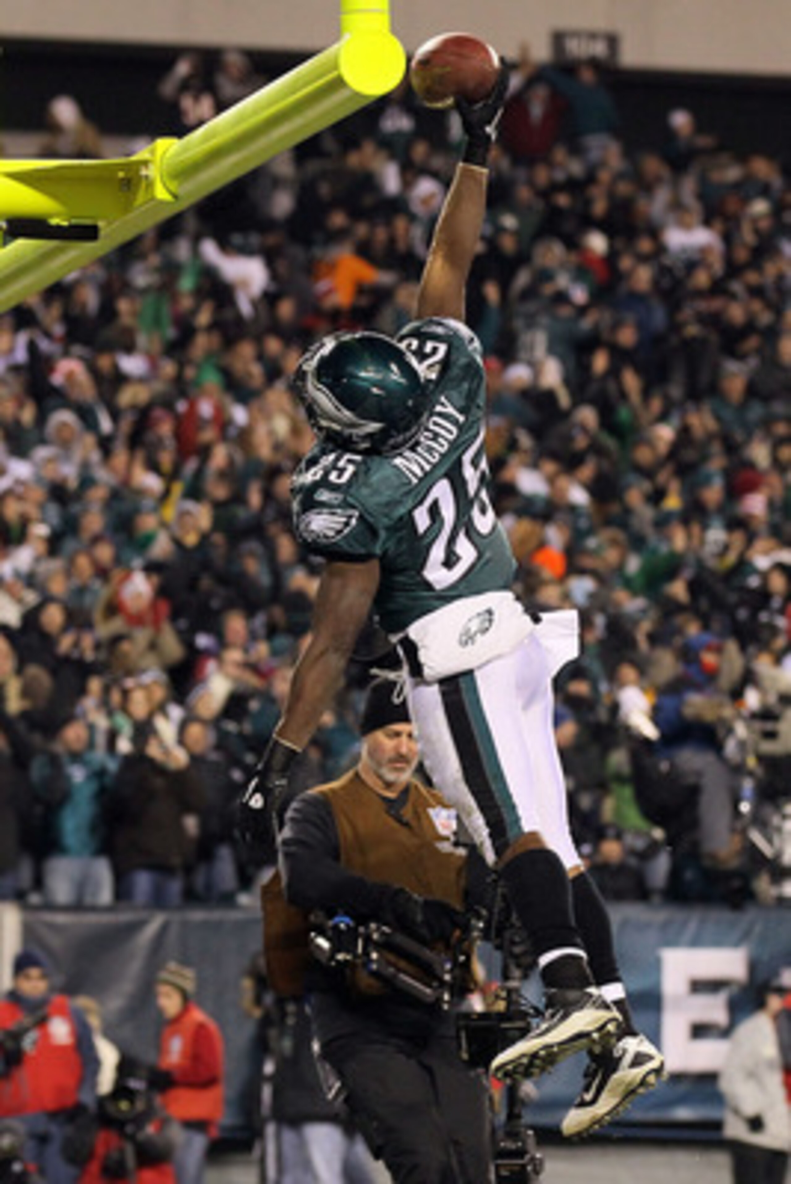 PHILADELPHIA, PA - DECEMBER 02:  Lesean Mccoy #25 of the Philadelphia Eagles dunks the ball over the goal post in celebration of scoring a 4-yard rushing touchdown in the second quarter against the Houston Texans at Lincoln Financial Field on December 2, 