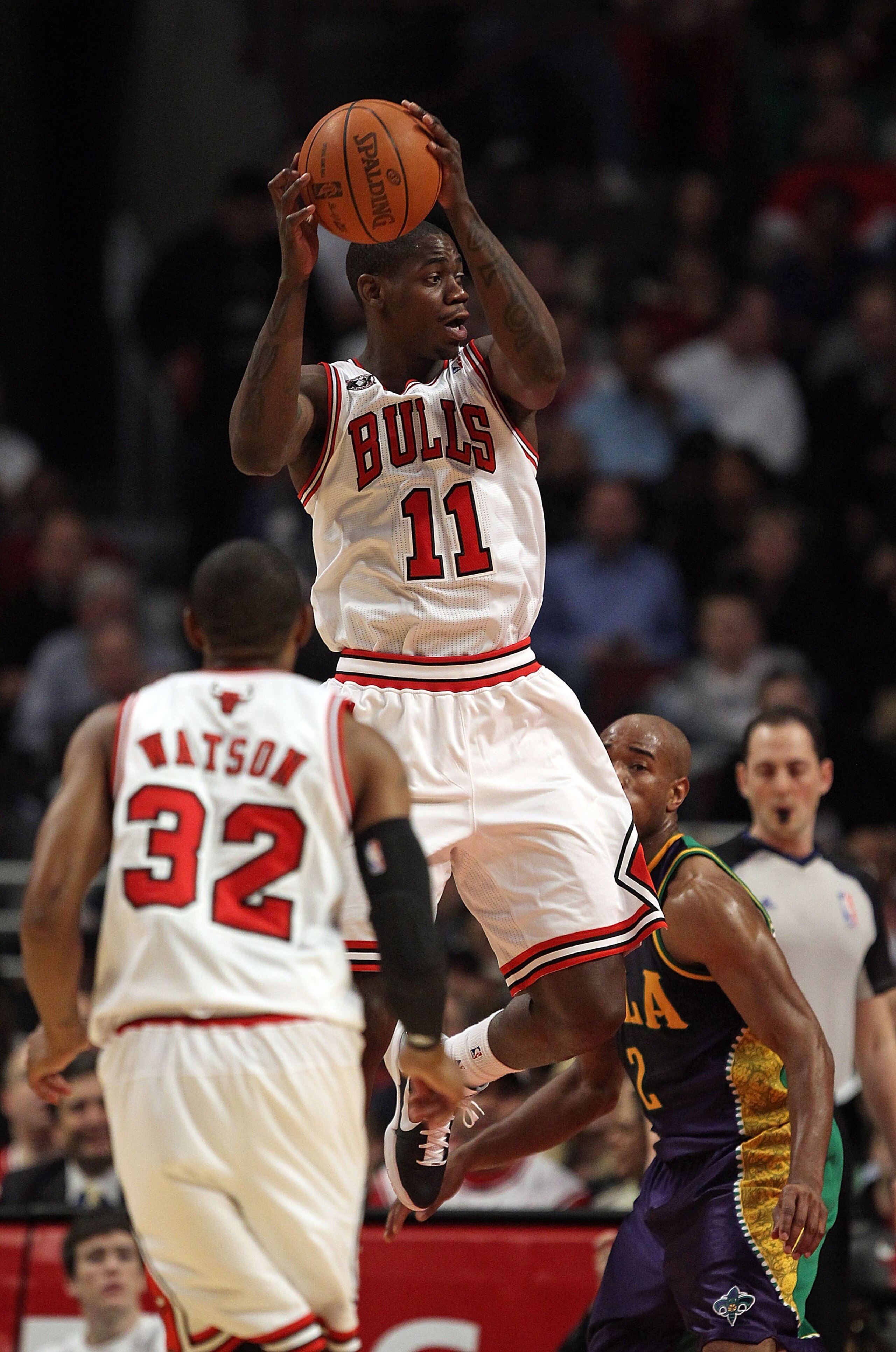 CHICAGO, IL - MARCH 07: Ronnie Brewer #11 of the Chicago Bulls leaps to pass the ball over teammate C.J. Watson #32 and Jarrett Jack #2 of the New Orleans Hornets at the United Center on March 7, 2011 in Chicago, Illinois. The Bulls defeated the Hornets 8