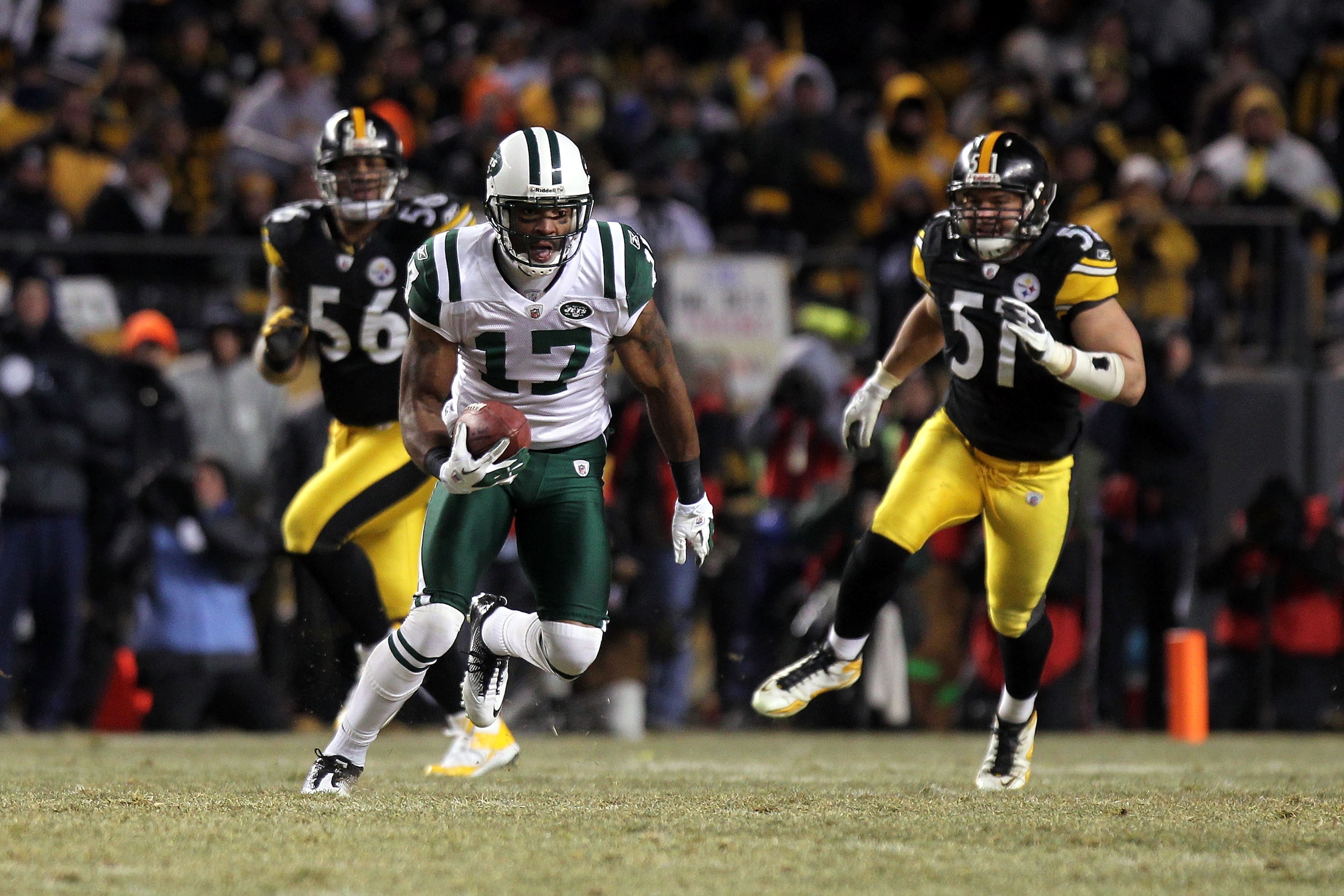 PITTSBURGH, PA - JANUARY 23: Braylon Edwards #17 of the New York Jets runs for yards after the catch against the Pittsburgh Steelers during the 2011 AFC Championship game at Heinz Field on January 23, 2011 in Pittsburgh, Pennsylvania. The Steelers won 24 PITTSBURGH, PA - JANUARY 23: Braylon Edwards #17 of the New York Jets runs for yards after the catch against the Pittsburgh Steelers during the 2011 AFC Championship game at Heinz Field on January 23, 2011 in Pittsburgh, Pennsylvania. The Steelers won 24