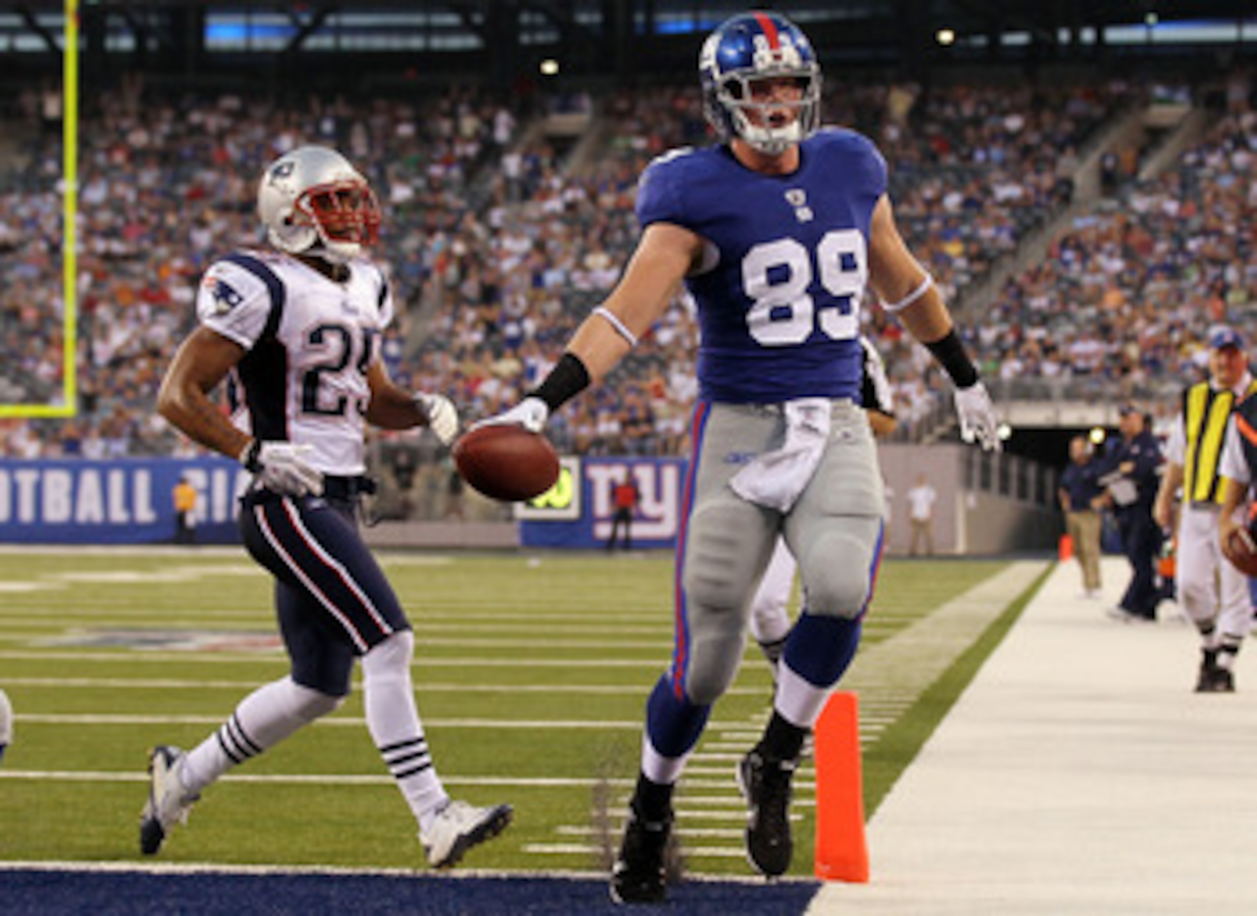 EAST RUTHERFORD, NJ - SEPTEMBER 02: Kevin Boss #89 of the New York Giants runs in a first quarter touchdown past Patrick Chung #25 of the New England Patriots on September 2, 2010 at the New Meadowlands Stadium in East Rutherford, New Jersey. (Photo by EAST RUTHERFORD, NJ - SEPTEMBER 02: Kevin Boss #89 of the New York Giants runs in a first quarter touchdown past Patrick Chung #25 of the New England Patriots on September 2, 2010 at the New Meadowlands Stadium in East Rutherford, New Jersey. (Photo by