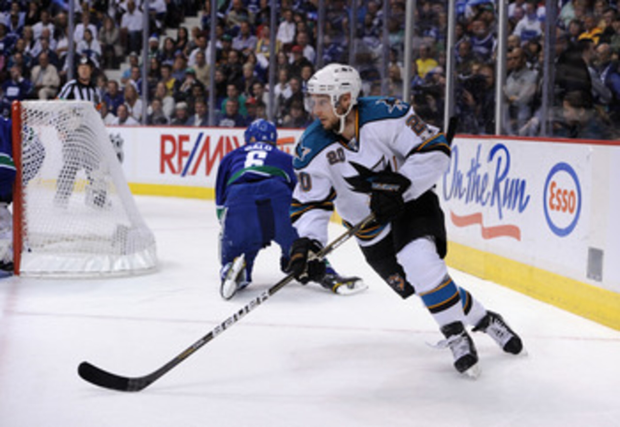 VANCOUVER, CANADA - MAY 24:  Kyle Wellwood #20 of the San Jose Sharks skates around the net in Game Five of the Western Conference Finals against the Vancouver Canucks during the 2011 Stanley Cup Playoffs at Rogers Arena on May 24, 2011 in Vancouver, Brit