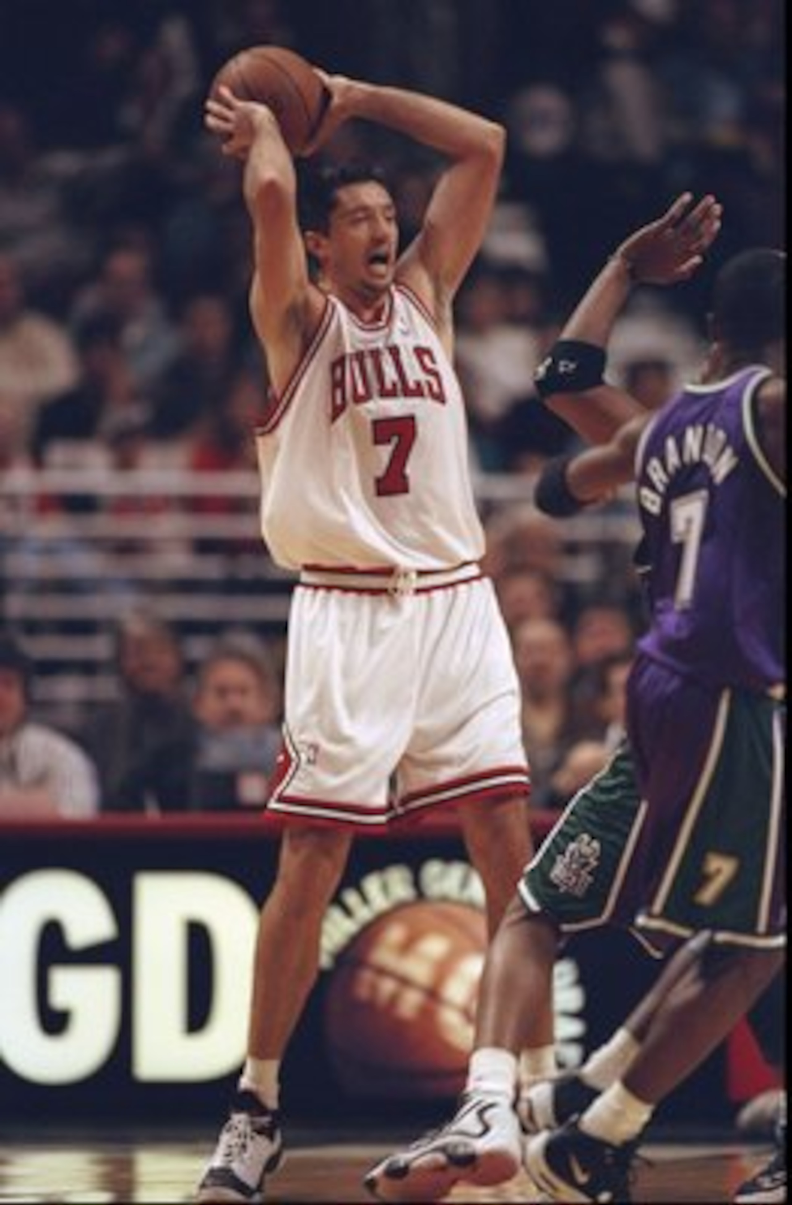 23 Feb 1999:  Toni Kukoc #7 of the Chicago Bulls in action during the game against the Milwaukee Bucks at the United Center in Chicago, Illinois. The Bucks defeated the Bulls 96-88.   Mandatory Credit: Jonathan Daniel  /Allsport