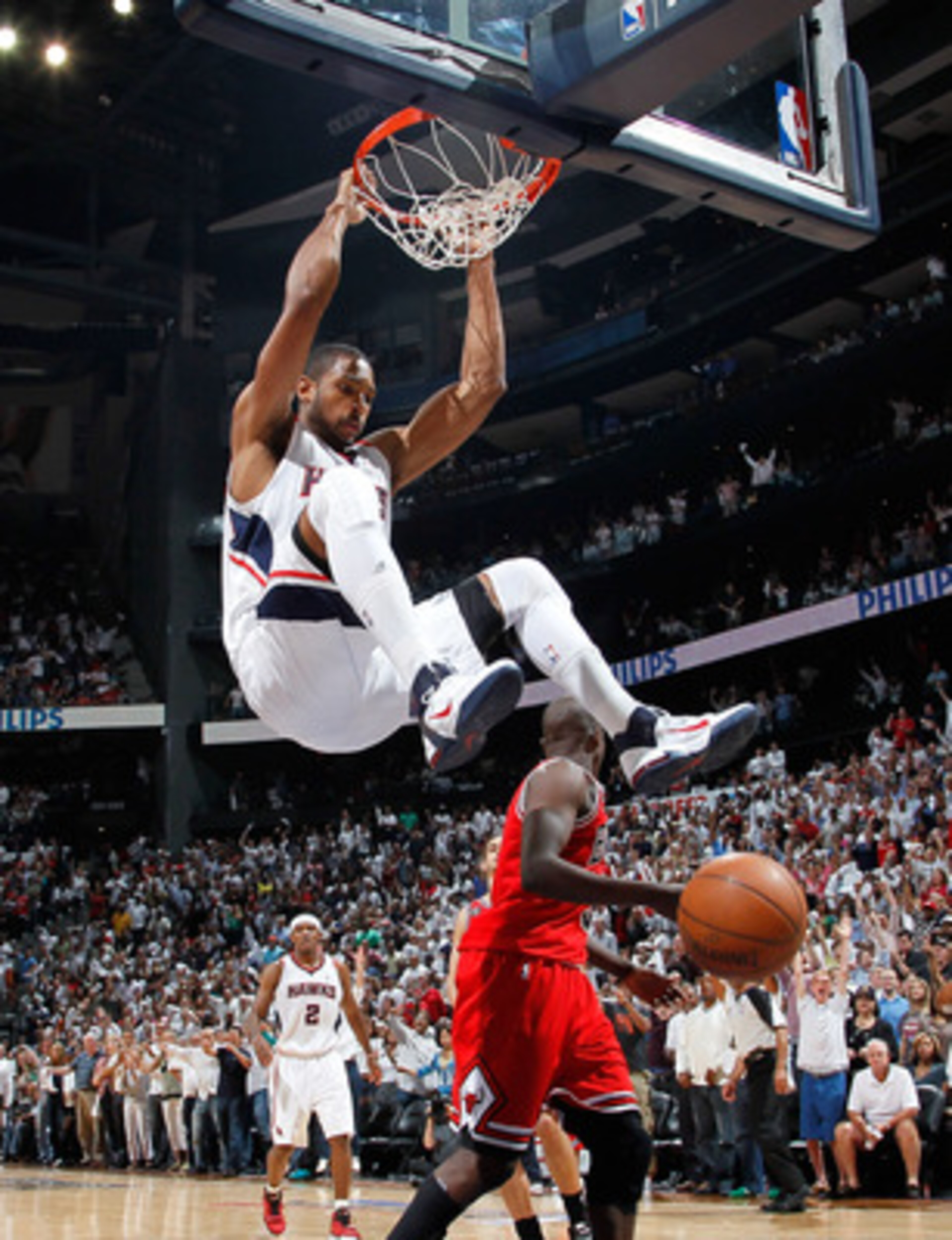 ATLANTA, GA - MAY 08:  Al Horford #15 of the Atlanta Hawks dunks against Luol Deng #9 of the Chicago Bulls in Game Four of the Eastern Conference Semifinals in the 2011 NBA Playoffs at Phillips Arena on May 8, 2011 in Atlanta, Georgia.  NOTE TO USER: User