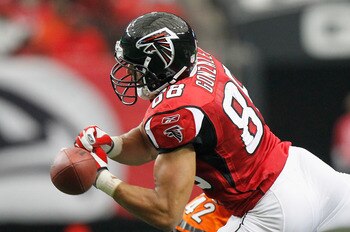 ATLANTA - OCTOBER 24:  Tony Gonzalez #88 of the Atlanta Falcons fails to pull in this reception against the Cincinnati Bengals at Georgia Dome on October 24, 2010 in Atlanta, Georgia.  (Photo by Kevin C. Cox/Getty Images)