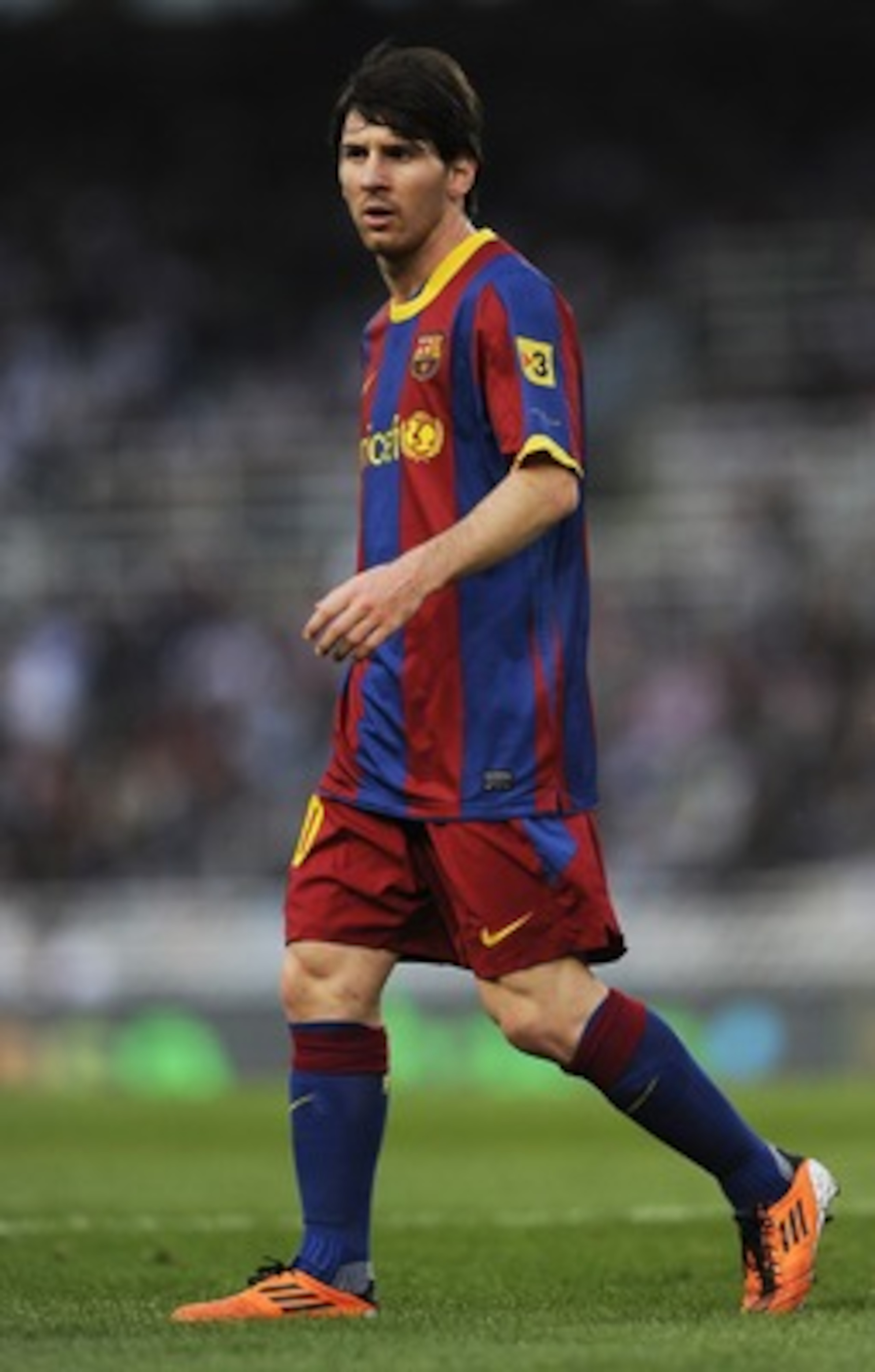SAN SEBASTIAN, SPAIN - APRIL 30:  Lionel Messi of FC Barcelona looks on during the La Liga match between Real Sociedad and Barcelona at Estadio Anoeta on April 30, 2011 in San Sebastian, Spain. Real Sociedad won 2-1.  (Photo by David Ramos/Getty Images)