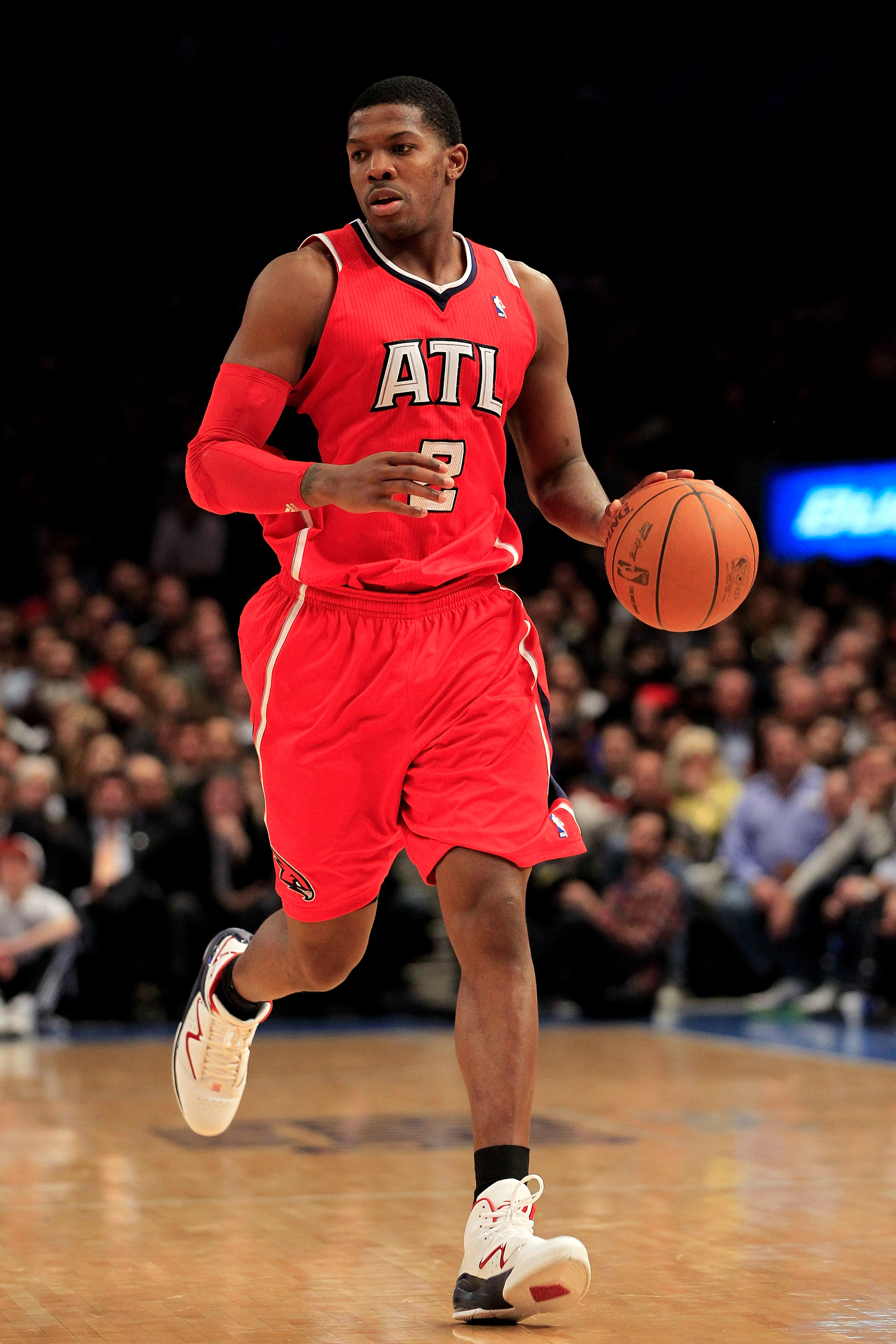 NEW YORK, NY - FEBRUARY 16:  Joe Johnson #2  of the Atlanta Hawks dribbles the ball against the New York Knicks at Madison Square Garden on February 16, 2011 in New York City. NOTE TO USER: User expressly acknowledges and agrees that, by downloading and/o