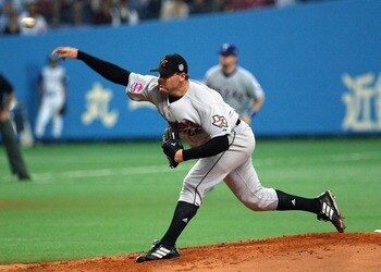 OSAKA, JAPAN-NOVEMBER 10: Pitcher Roger Clemens #22 of the Houston Astros pitches during the 5th game of the exhibition series between US MLB and Japanese professional baseball at Osaka Dome on November 10, 2004 in Osaka , Japan. (Photo by Koichi Kamoshid