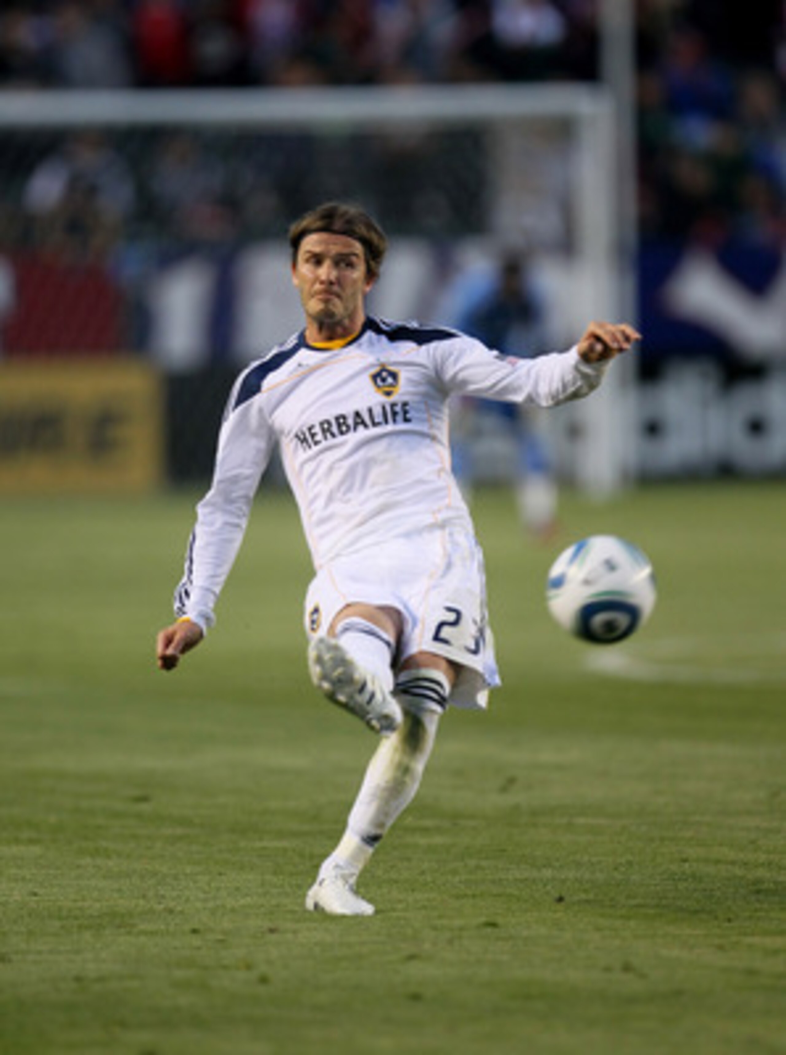 CARSON, CA - MAY 21:  David Beckham #23 of the Los Angeles Galaxy takes a free kick against Chivas USA at The Home Depot Center on May 21, 2011 in Carson, California.  The Galaxy won 1-0.  (Photo by Stephen Dunn/Getty Images)