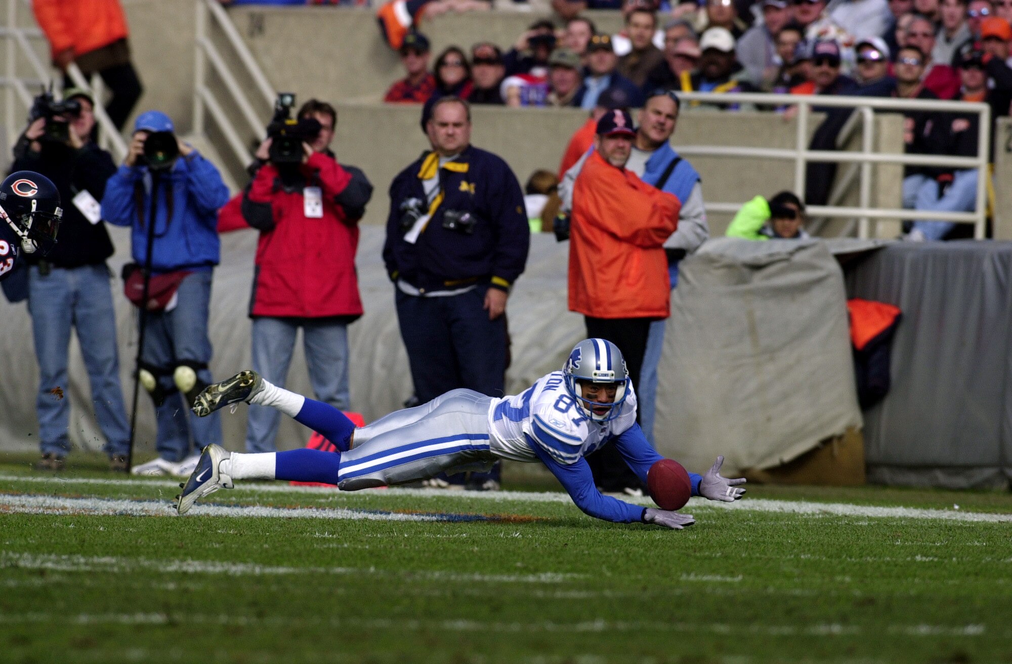 02 Dec 2001 : Johnnie Morton #87 of the Detroit Lions leaps to make a catch during the game against the Chicago Bears at Soldier Field in Chicago, Illinois. The Bears defeated the Lions 13-10. DIGITAL IMAGE. Mandatory Credit : Jonathan Daniel/Alllsport