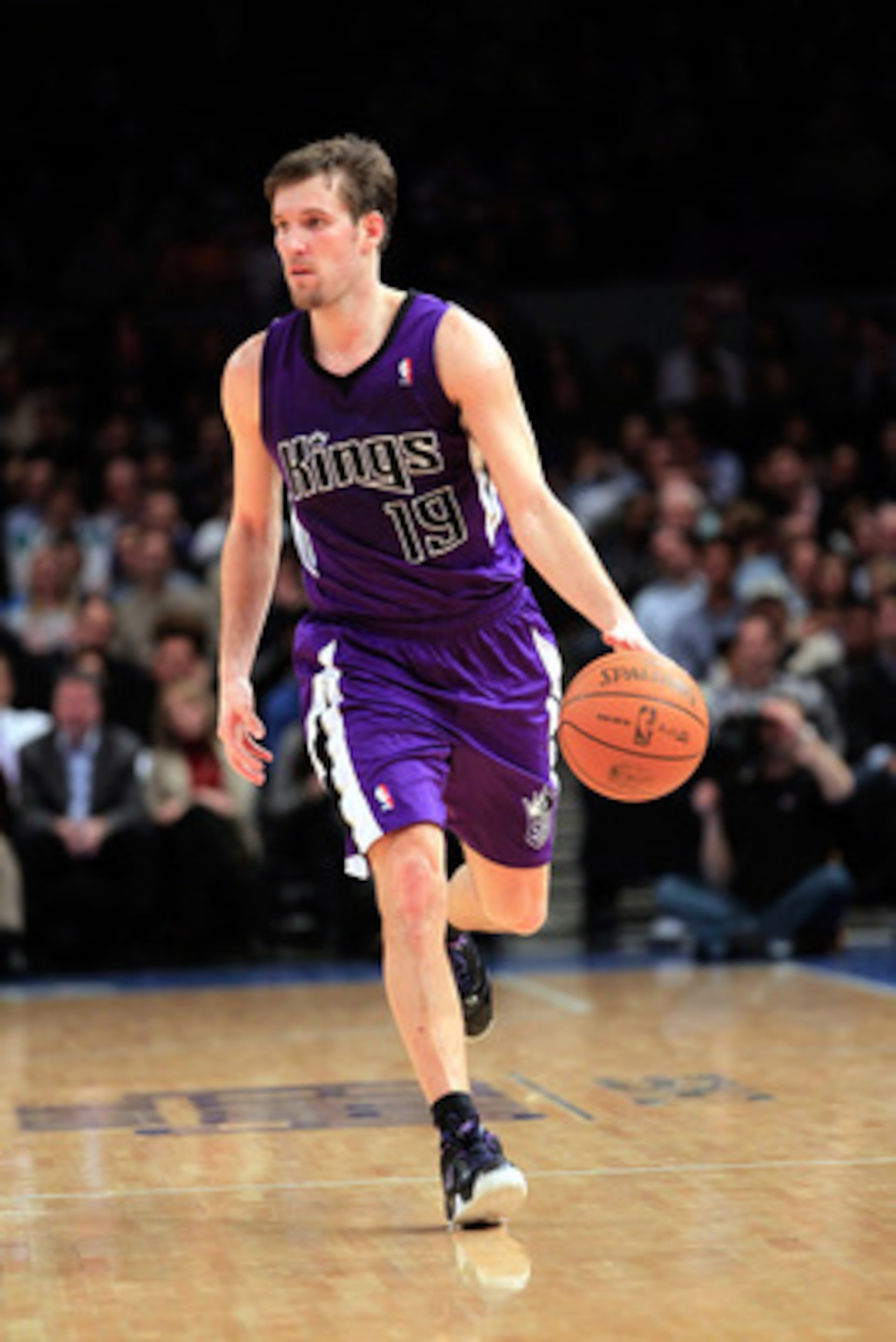 NEW YORK, NY - JANUARY 14: Beno Udrih #19 of the Sacramento Kings dribbles the ball against the New York Knicks at Madison Square Garden on January 14, 2011 in New York City. NOTE TO USER: User expressly acknowledges and agrees that, by downloading and or NEW YORK, NY - JANUARY 14: Beno Udrih #19 of the Sacramento Kings dribbles the ball against the New York Knicks at Madison Square Garden on January 14, 2011 in New York City. NOTE TO USER: User expressly acknowledges and agrees that, by downloading and or
