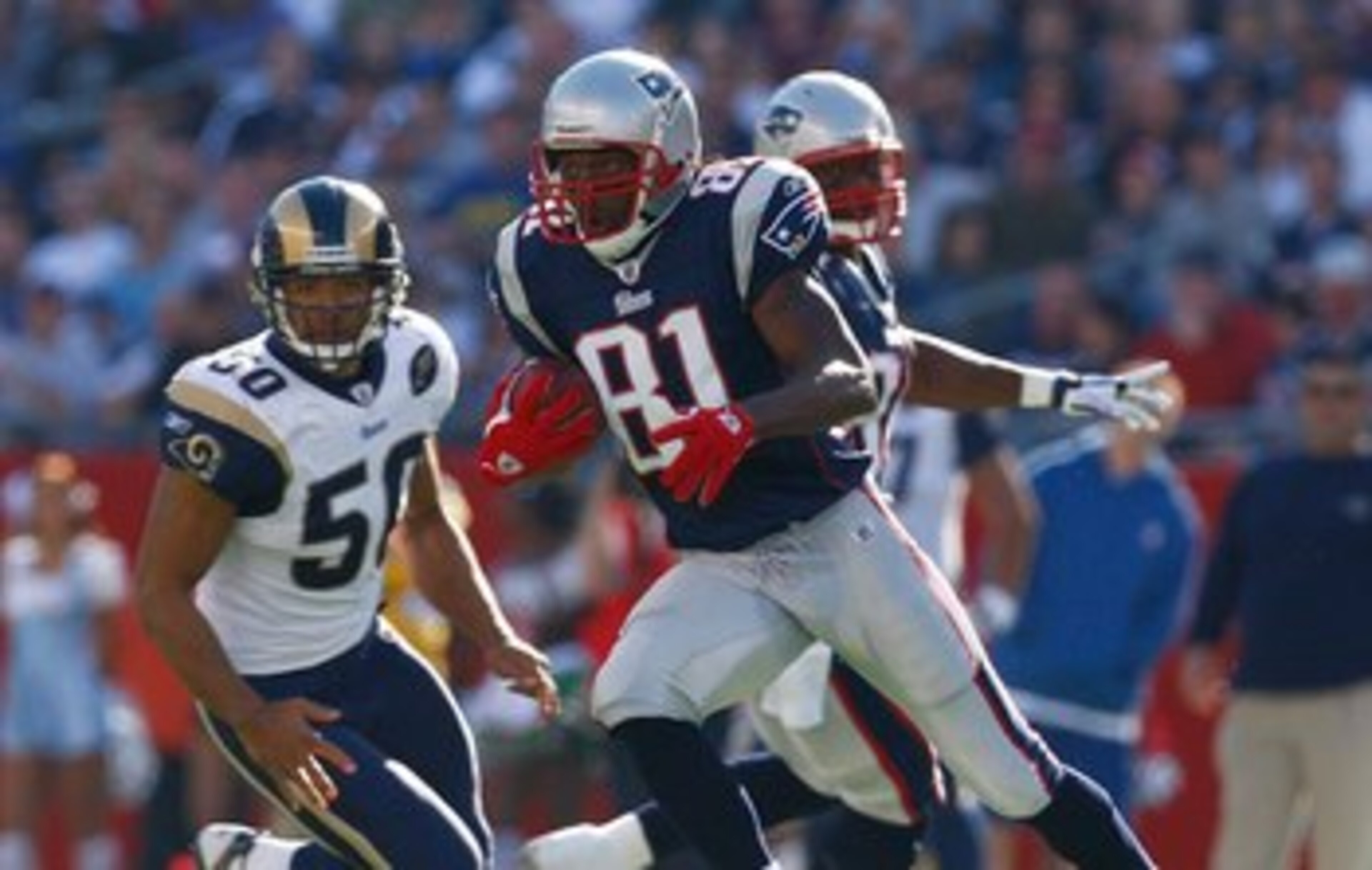 FOXBORO, MA - OCTOBER 26: Randy Moss #81of the New England Patriots runs the ball during the game with the St. Louis Rams at Gillette Stadium on October 26, 2008 in Foxboro, Massachusetts. (Photo by Jim Rogash/Getty Images)