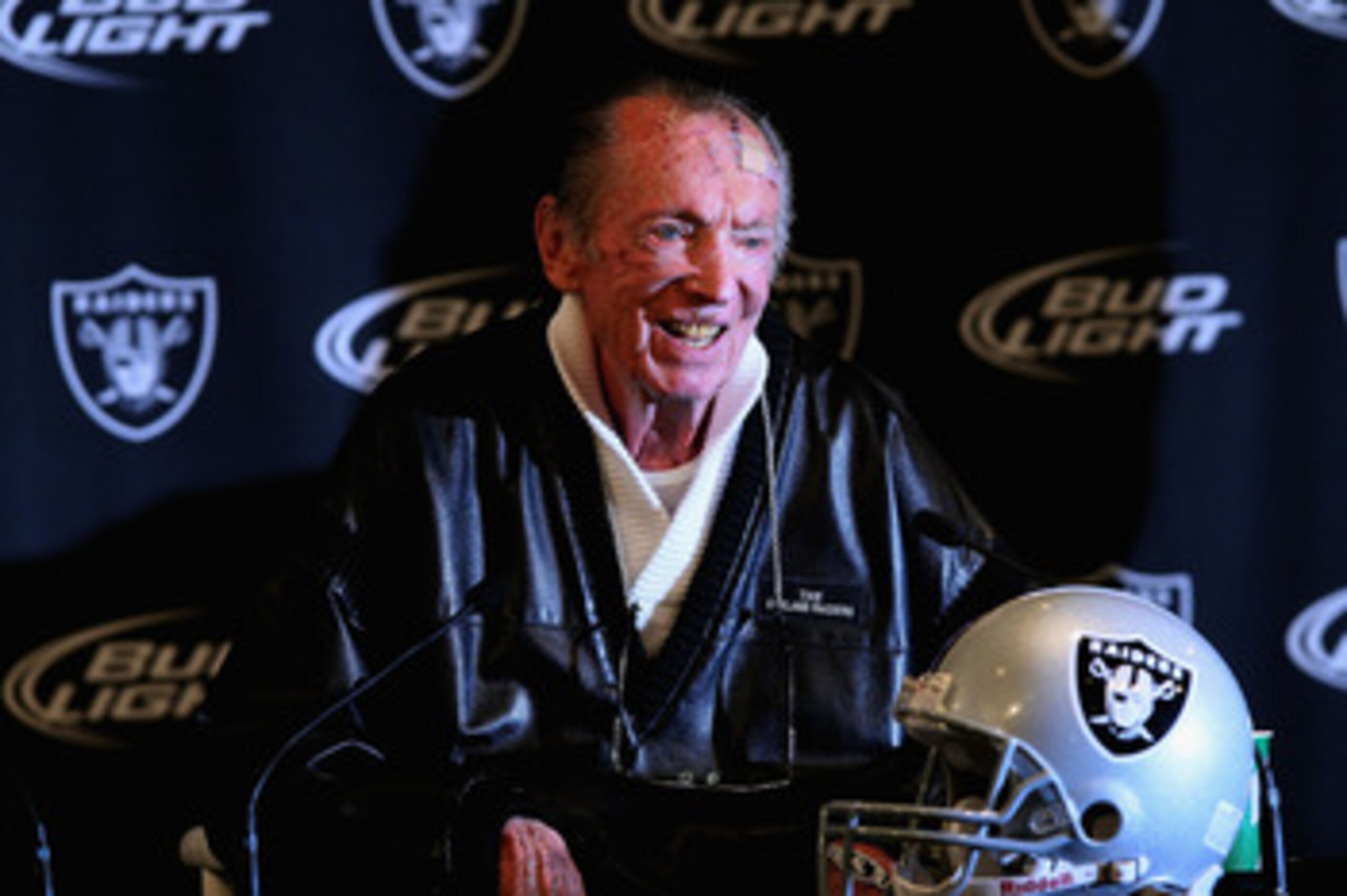 ALAMEDA, CA - JANUARY 18: Oakland Raiders owner Al Davis speaks during a press conference on January 18, 2011 in Alameda, California. Hue Jackson was introduced as the new coach of the Oakland Raiders, replacing the fired Tom Cable. (Photo by Justin Sul ALAMEDA, CA - JANUARY 18: Oakland Raiders owner Al Davis speaks during a press conference on January 18, 2011 in Alameda, California. Hue Jackson was introduced as the new coach of the Oakland Raiders, replacing the fired Tom Cable. (Photo by Justin Sul