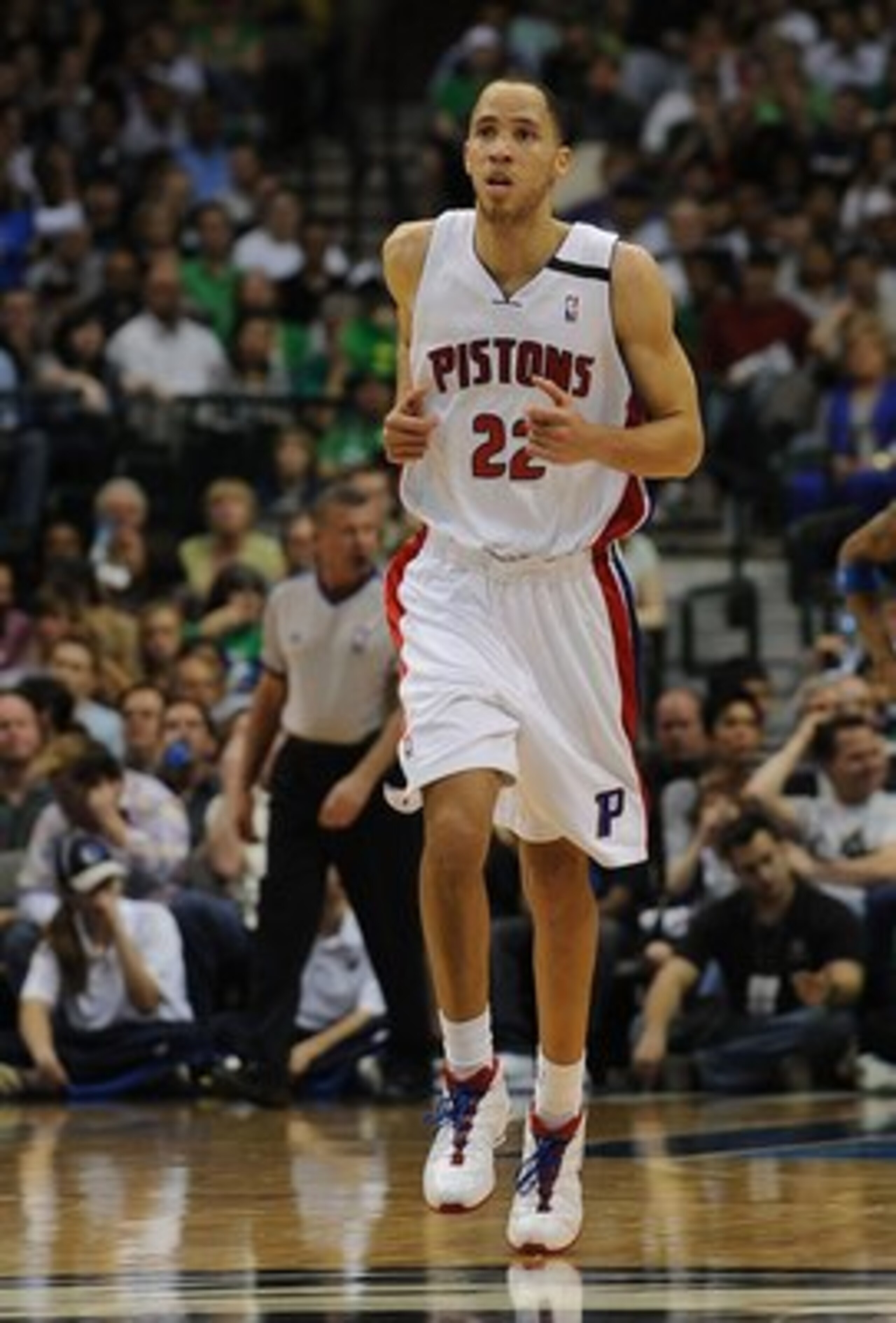 DALLAS - MARCH 17:  Tayshaun Prince #22 of the Detroit Pistons during play against the Dallas Mavericks on March 17, 2009 at American Airlines Center in Dallas, Texas.  NOTE TO USER: User expressly acknowledges and agrees that, by downloading and/or using