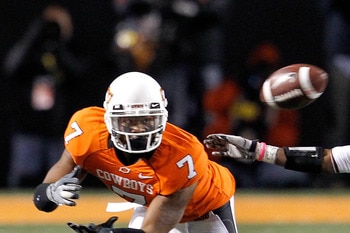 STILLWATER, OK - NOVEMBER 27:  Receiver Michael Harrison #7 of the Oklahoma State Cowboys pulls in a pass against defensive back Demontre Hurst #19 of the Oklahoma Sooners at Boone Pickens Stadium on November 27, 2010 in Stillwater, Oklahoma.  The Sooners