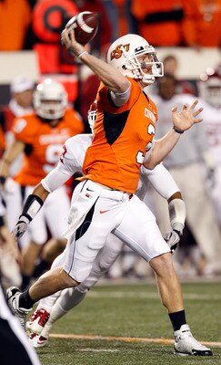 STILLWATER, OK - NOVEMBER 27:  Quarterback Brandon Weeden #3 of the Oklahoma State Cowboys looks for an open receiver against the Oklahoma Sooners at Boone Pickens Stadium on November 27, 2010 in Stillwater, Oklahoma.  (Photo by Tom Pennington/Getty Image