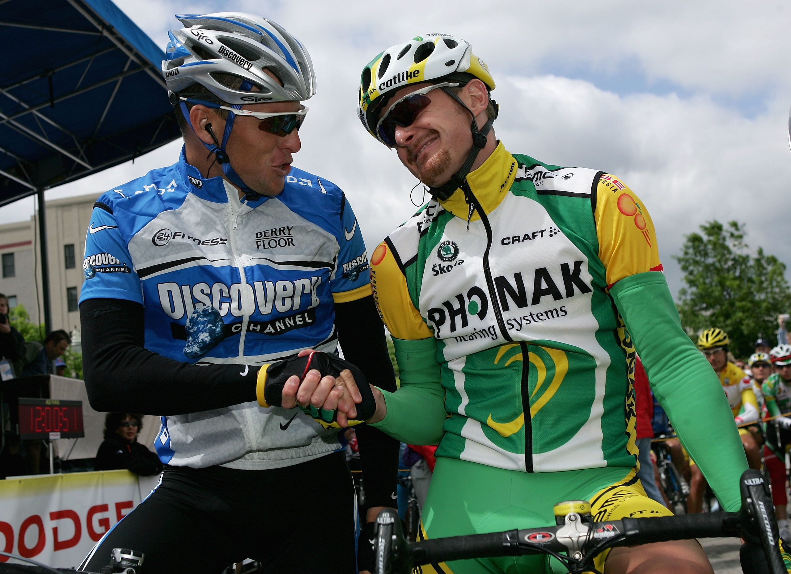 BRASSTOWN BALD, GA - APRIL 23:  Lance Armstrong (L) of the USA and riding for the Discovery Channel Pro Cycling Team greets Floyd Landis, in the leaders jersey, of the USA and riding for Phonak Hearing Systems at the start before before Armstrong helped t