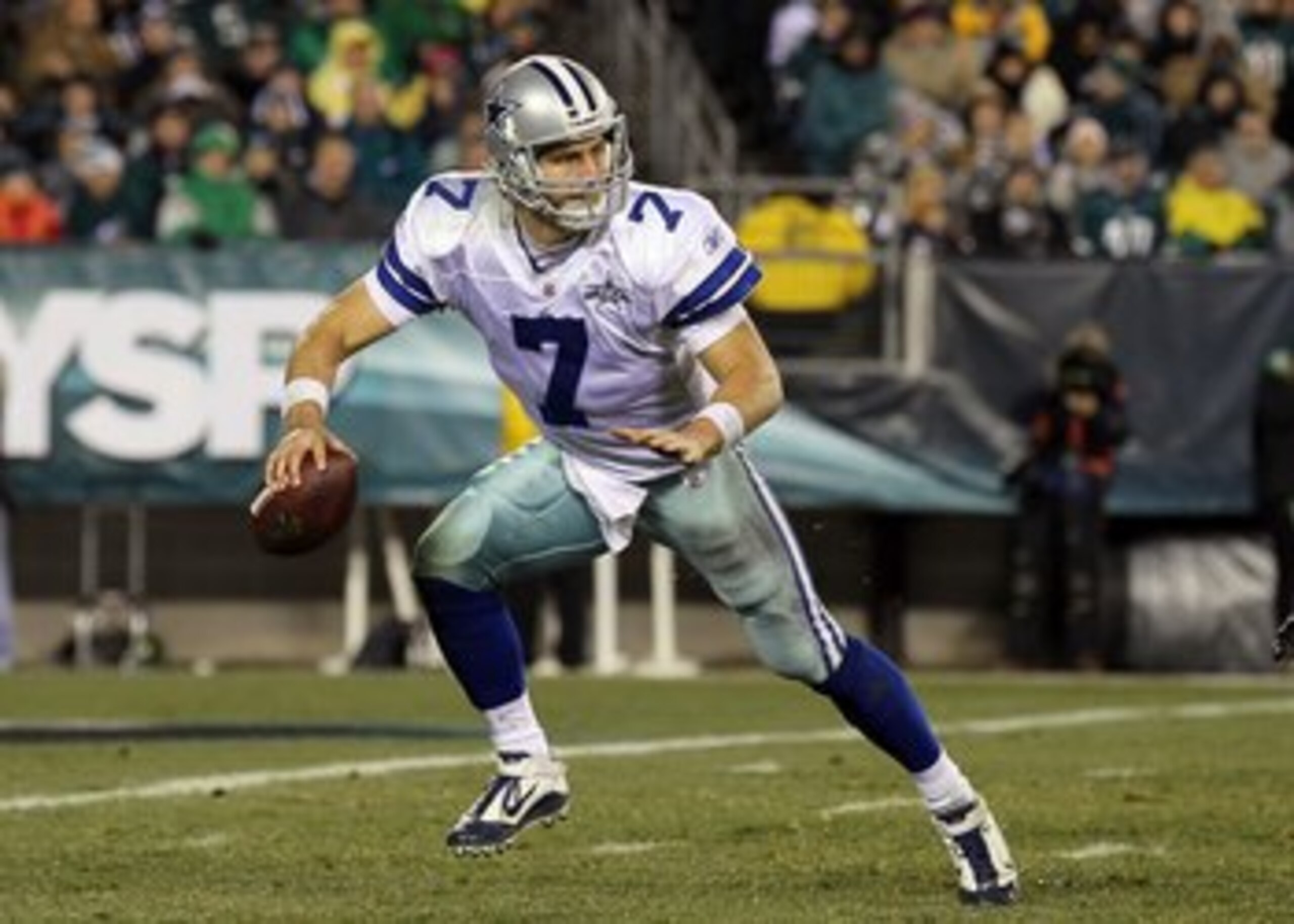 PHILADELPHIA, PA - JANUARY 02:  Stephen McGee #7 of the Dallas Cowboys runs the ball against the Philadelphia Eagles on January 2, 2011 at Lincoln Financial Field in Philadelphia, Pennsylvania. The Cowboys defeated the Eagles 14-13.  (Photo by Jim McIsaac