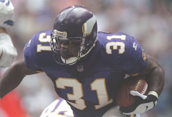 28 Dec 1996: Running back Scottie Graham of the Minnesota Vikings runs down the field during a game against the Dallas Cowboys at Texas Stadium in Irving, Texas. The Cowboys won the game 40-15.