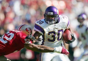 SAN FRANCISCO - NOVEMBER 5:  Mewelde Moore #30 of the Minnesota Vikings carries the ball during the NFL game against the San Francisco 49ers at Monster Park on November 5, 2006 in San Francisco, California. (Photo by Jed Jacobsohn/Getty Images)