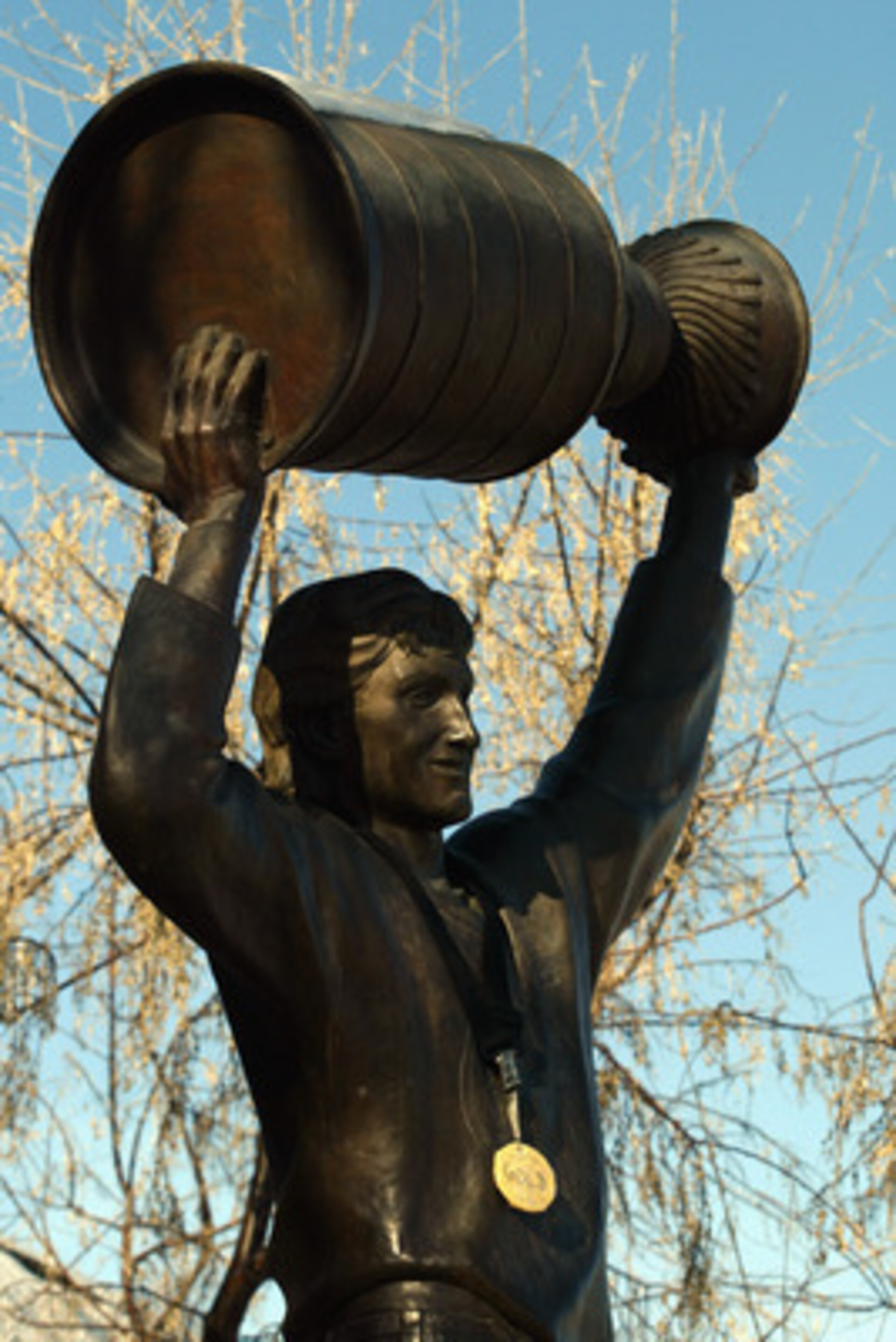 EDMONTON, CANADA - MARCH 23:  Statue that depicts Wayne Gretzky holding the Stanley cup over his head while a member of the Edmonton Oilers on March 23, 2002 in Edmonton, Alberta, Canada. (Photo by Robert Laberge/Getty Images/NHLI)