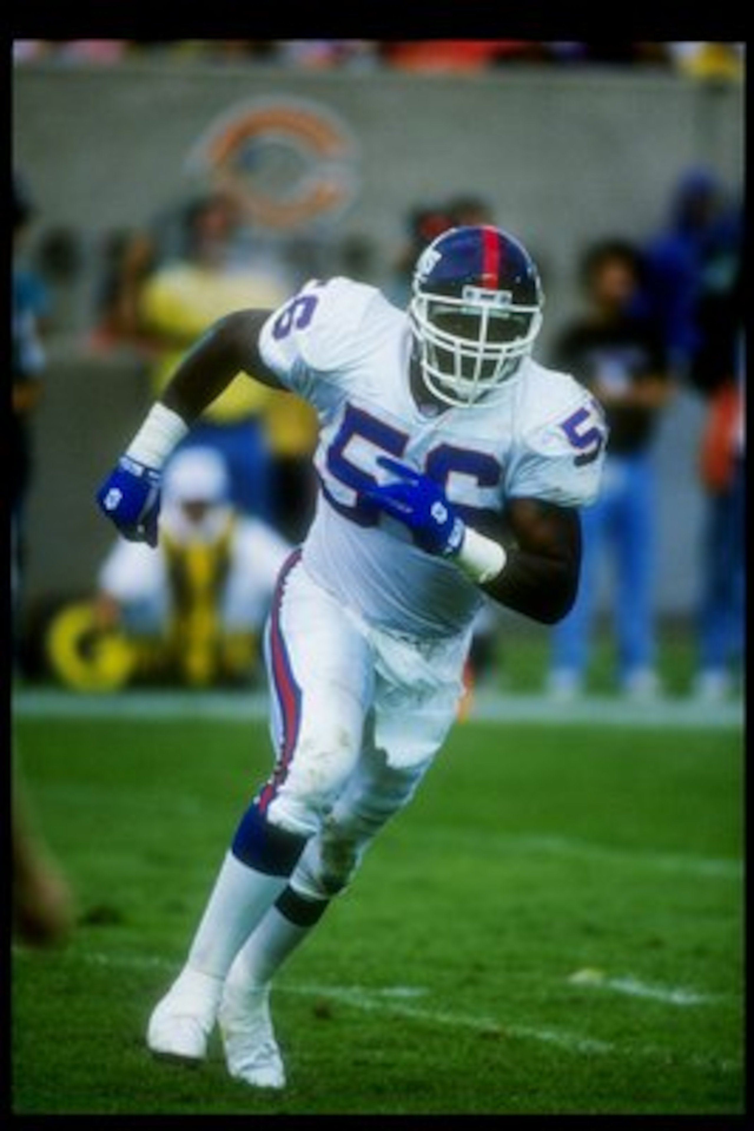 5 Sep 1993:  Linebacker Lawrence Taylor of the New York Giants moves down the field during a game against the Chicago Bears at Soldier Field in Chicago, Illinois.  The Giants won the game, 26-20. Mandatory Credit: Jonathan Daniel  /Allsport