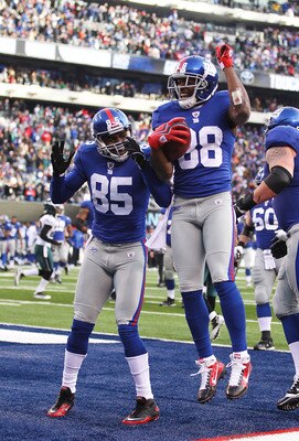 EAST RUTHERFORD, NJ - DECEMBER 19:  Hakeem Nicks #88 of the New York Giants celebrates his touchdown with Derek Hagan #85 in the second quarter against the Philadelphia Eagles during their game on December 19, 2010 at The New Meadowlands Stadium in East R