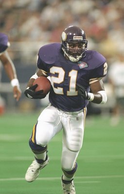 25 Sep 1994: Running back Terry Allen of the Minnesota Vikings moves the ball during a game against the Miami Dolphins at the Hubert H. Humphrey Metrodome in Minneapolis, Minnesota. The Vikings won the game, 38-35.