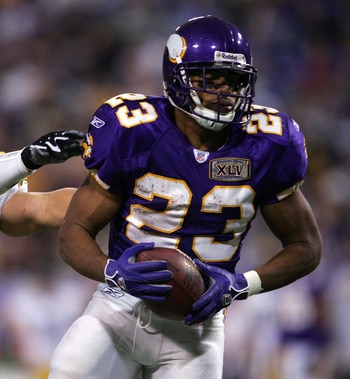 MINNEAPOLIS - DECEMBER 18: Michael Bennett #23 of the Minnesota Vikings is stopped by James Farrior #51 of the Pittsburgh Steelers on December 18, 2005 at the Hubert H.Humphrey Metrodome in Minneapolis, Minnesota. The Pittsburgh Steelers defeated the Minn
