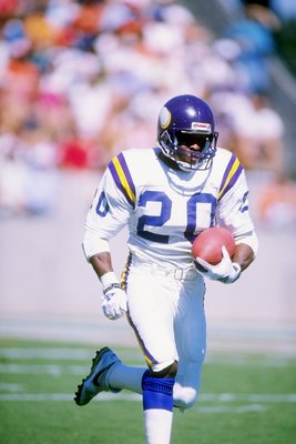 23 Oct 1988:  Running back Darrin Nelson of the Minnesota Vikings runs with the ball during a game against the Tampa Bay Buccaneers at Tampa Stadium in Tampa, Florida.  The Vikings won the game 49-20. Mandatory Credit: Allen Steele  /Allsport