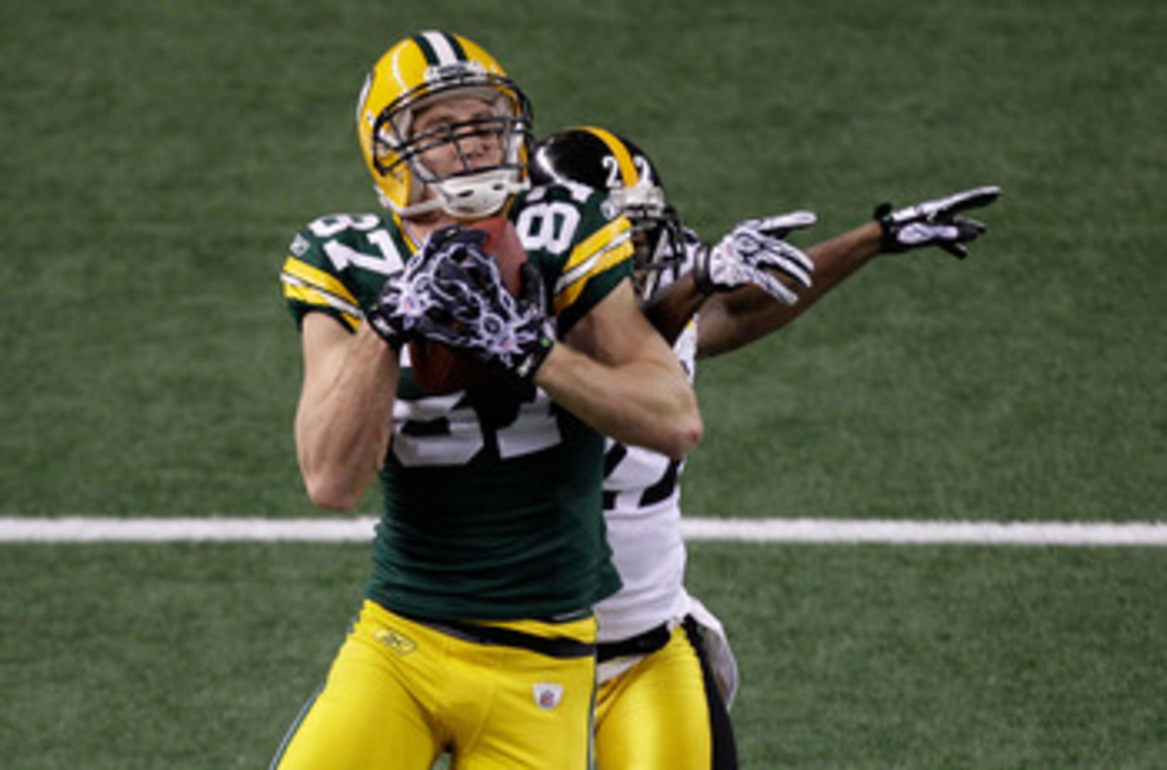 ARLINGTON, TX - FEBRUARY 06: Jordy Nelson #87 of the Green Bay Packers catches a 29 yard touchdown pass over William Gay #22 of the Pittsburgh Steelers during the first quarter of Super Bowl XLV at Cowboys Stadium on February 6, 2011 in Arlington, Texas. ARLINGTON, TX - FEBRUARY 06: Jordy Nelson #87 of the Green Bay Packers catches a 29 yard touchdown pass over William Gay #22 of the Pittsburgh Steelers during the first quarter of Super Bowl XLV at Cowboys Stadium on February 6, 2011 in Arlington, Texas.