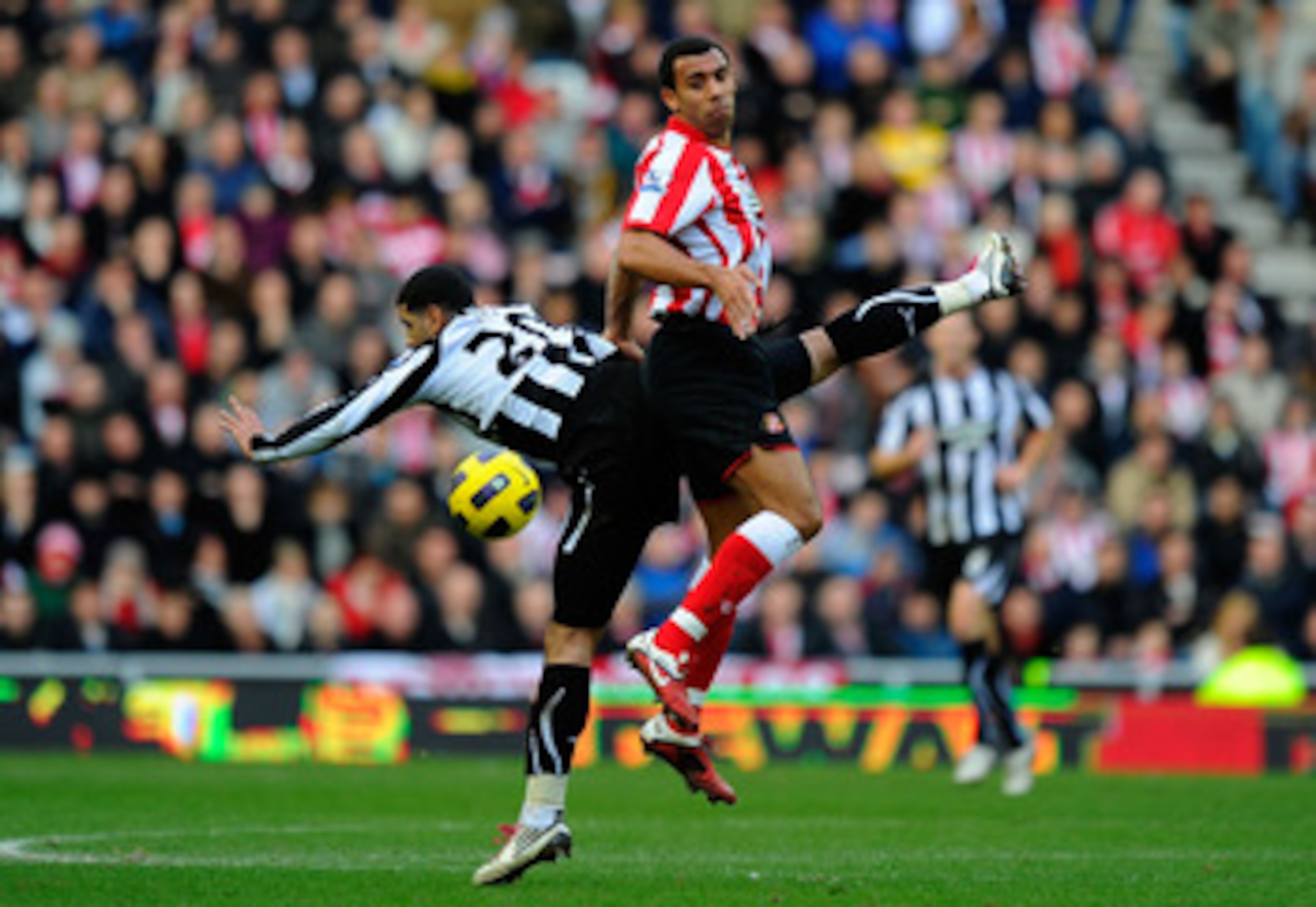 SUNDERLAND, ENGLAND - JANUARY 16:  Newcastle player Leon Best is challenged by Anton Ferdinand during the Barclays Premier League match between Sunderland and Newcastle United at Stadium of Light on January 16, 2011 in Sunderland, England.  (Photo by Stu