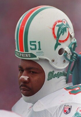 30 Dec 1995:  Defensive end Bryan Cox of the Miami Dolphins during a 37-22 loss to the Buffalo Bills at Rich Stadium in Orchard Park, New York. Mandatory Credit: Al Bello/ALLSPORT